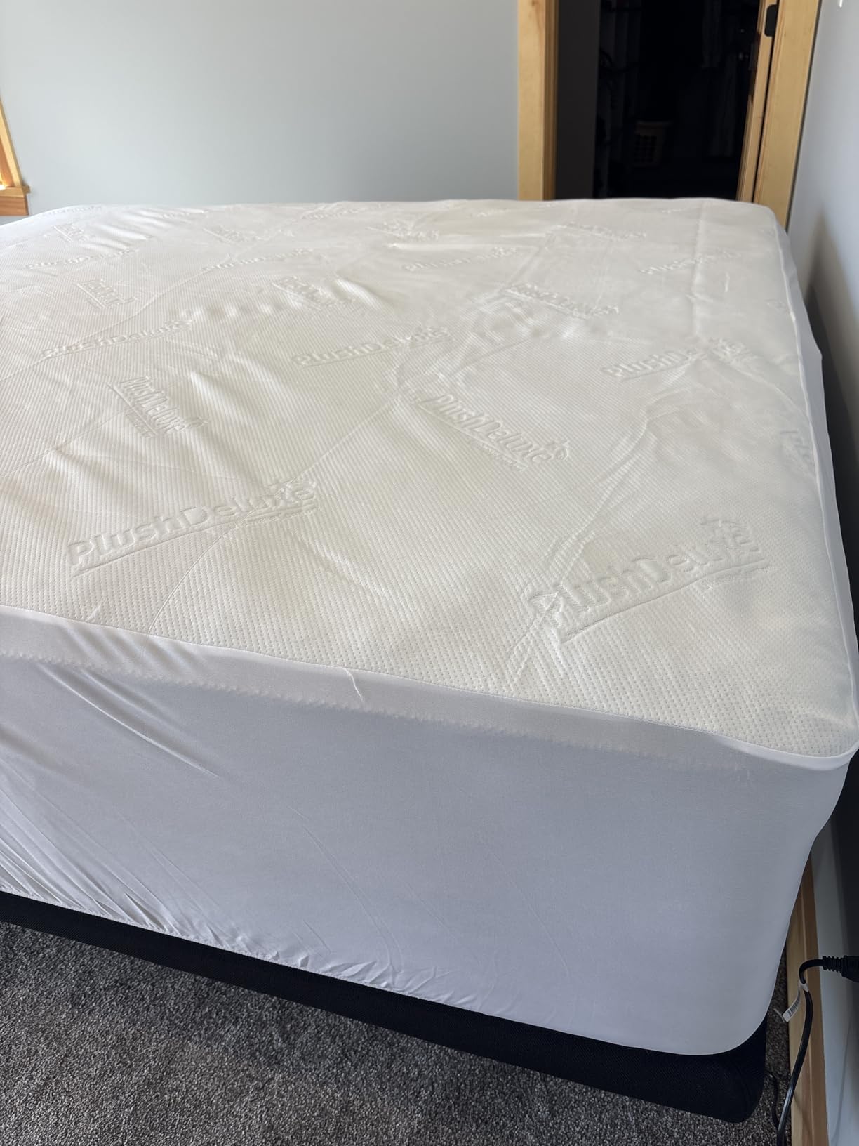 PlushDeluxe Bamboo Waterproof Mattress Protector, Twin Size, Ultra Soft customer photo 2