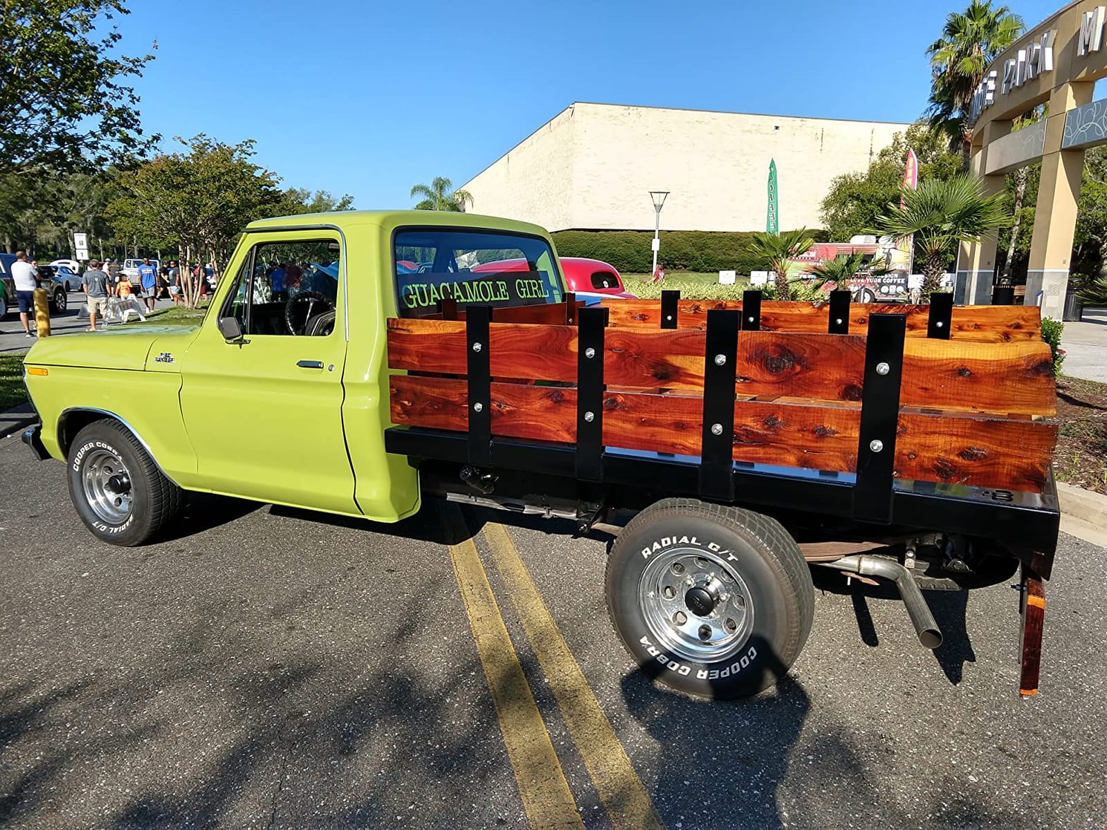 Buyers Products Heavy-Duty Rubber Semi-Truck Mud Flaps - Pair, 18in.W x 20in.L, Model Number B1820LSP customer photo 1