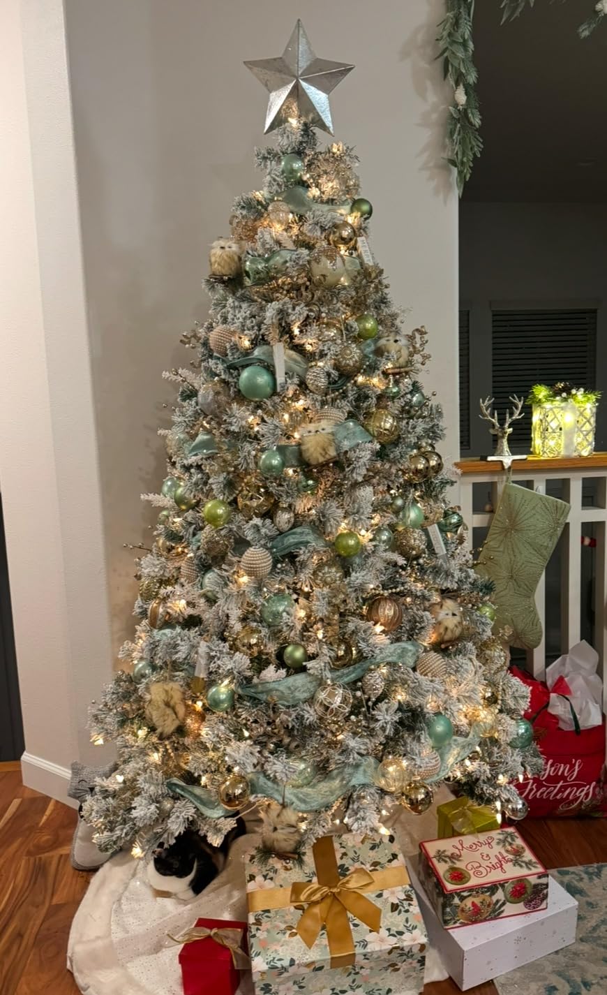 Best Choice Products 7.5ft Pre-Lit Artificial Christmas Tree Twinkling LEDs, Snow Flocked Design Pine Tree, Full Appearance Lighted Snowy w/Easy Assembly, 550 Lights, 1,346 Tips Metal Stand customer photo 2