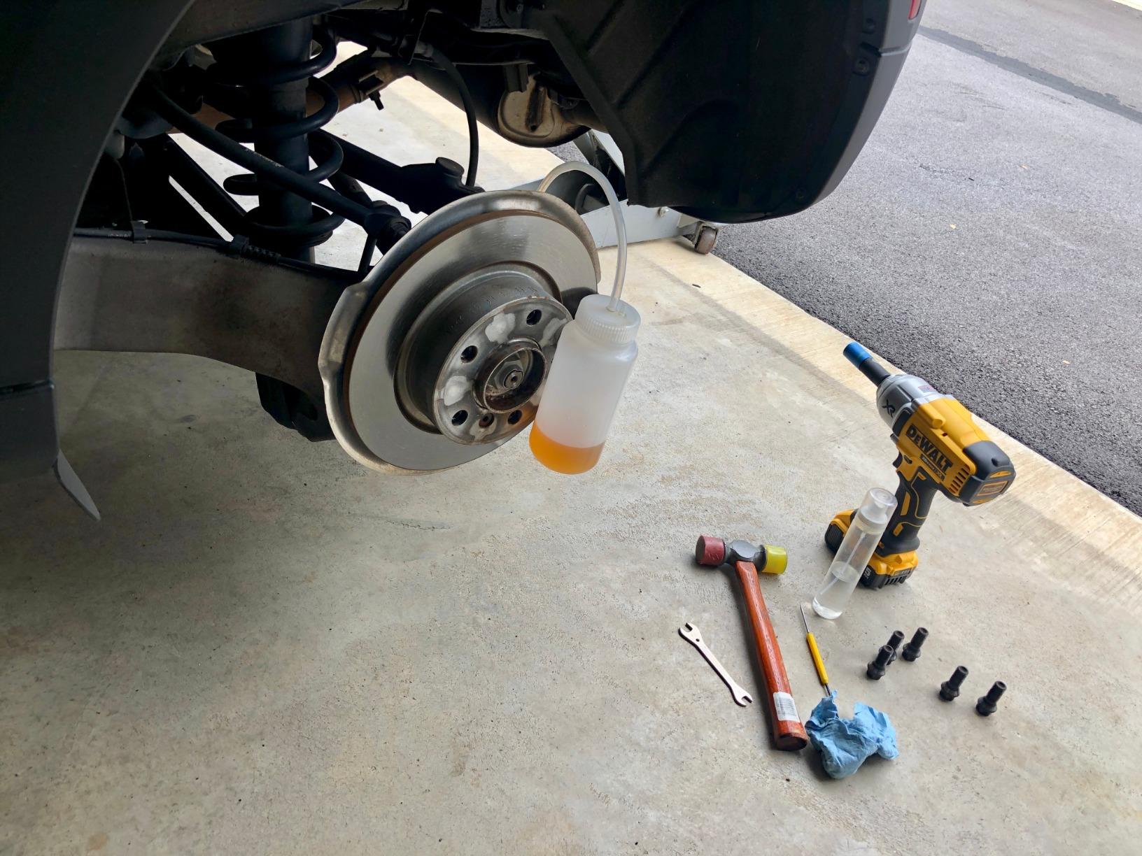 Mission Automotive Brake Bleeder Kit - 16 Oz, White - Brake Fluid Bleed Kit & Magnetic Bleeder Bottle with Lanyard customer photo 1