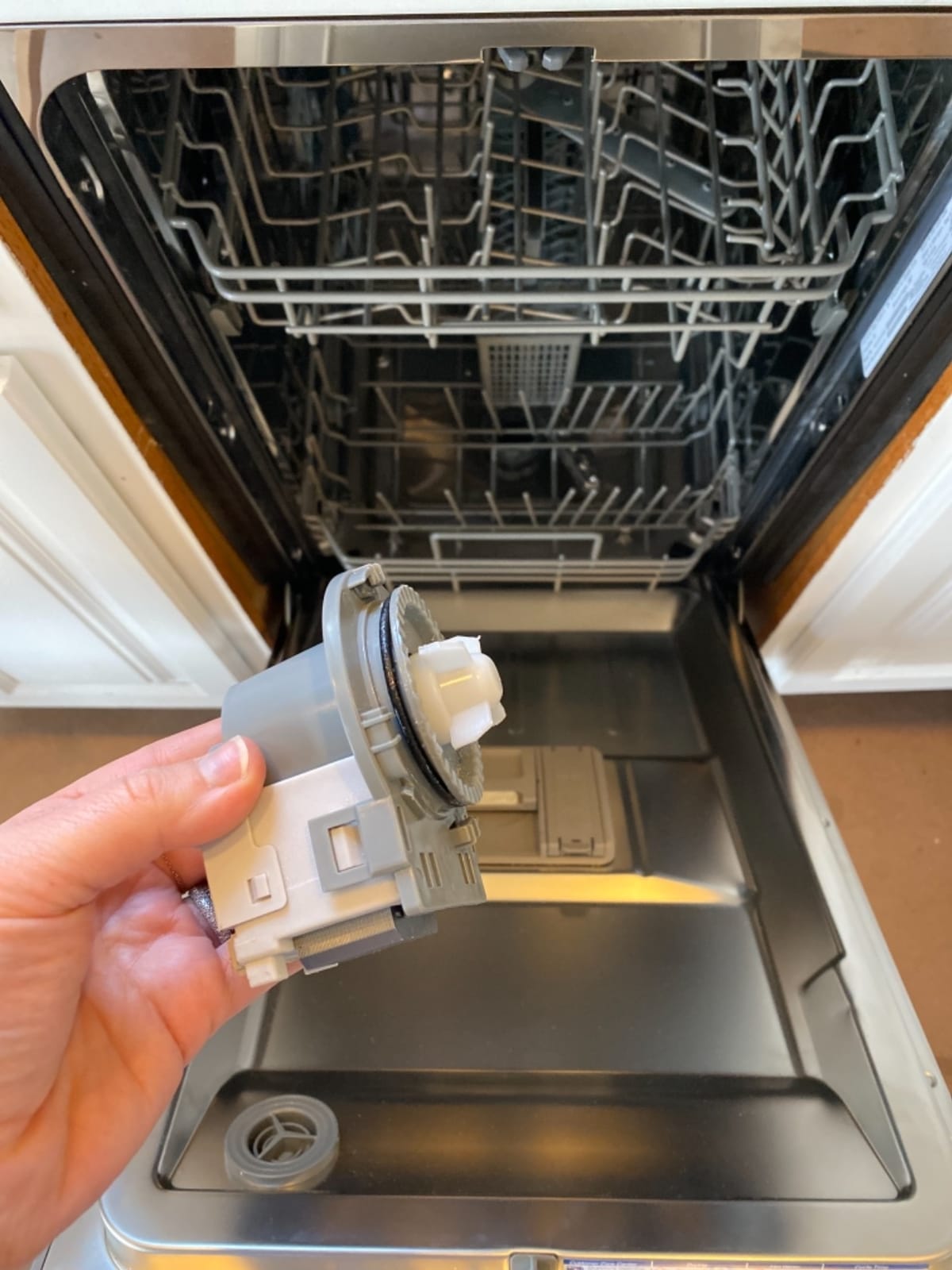 FRIGIDAIRE 18 in. ADA Compact Front Control Dishwasher in Stainless Steel with Dual Spray Arms, 52 dBA, includes room-of-choice delivery customer photo 2
