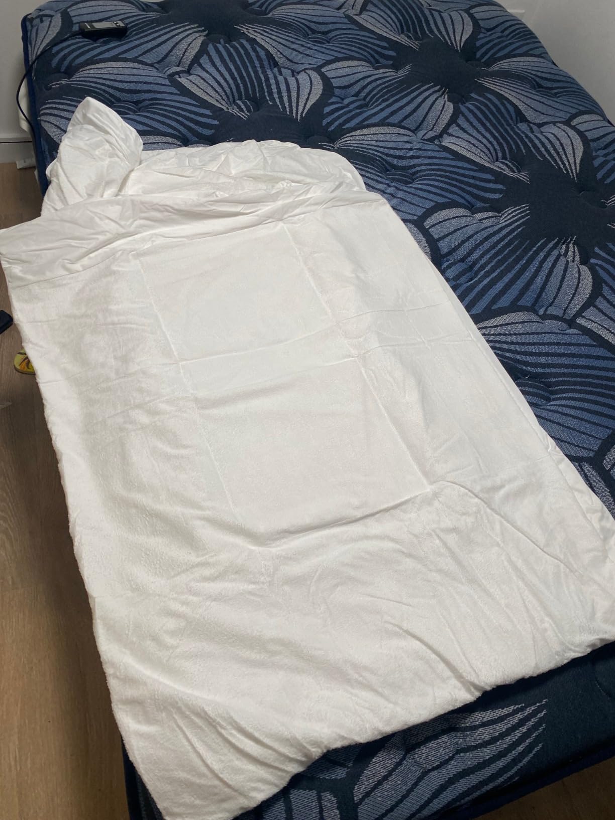 Bed Bug Mattress Encasement Queen, Mattress Protector, Fits 13-15 Inch customer photo 2