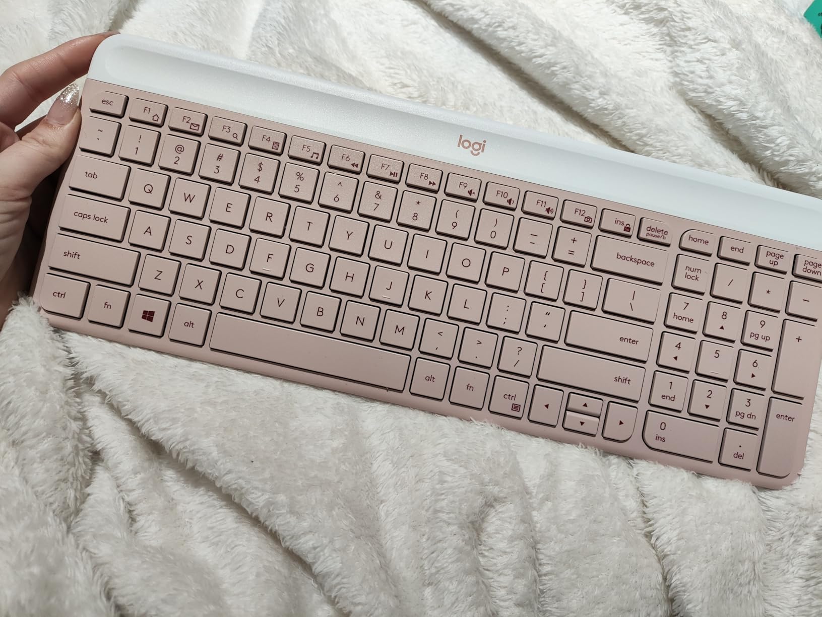 Logitech MK470 Slim Wireless Combo Compact Keyboard and Mouse - Graphite customer photo 1