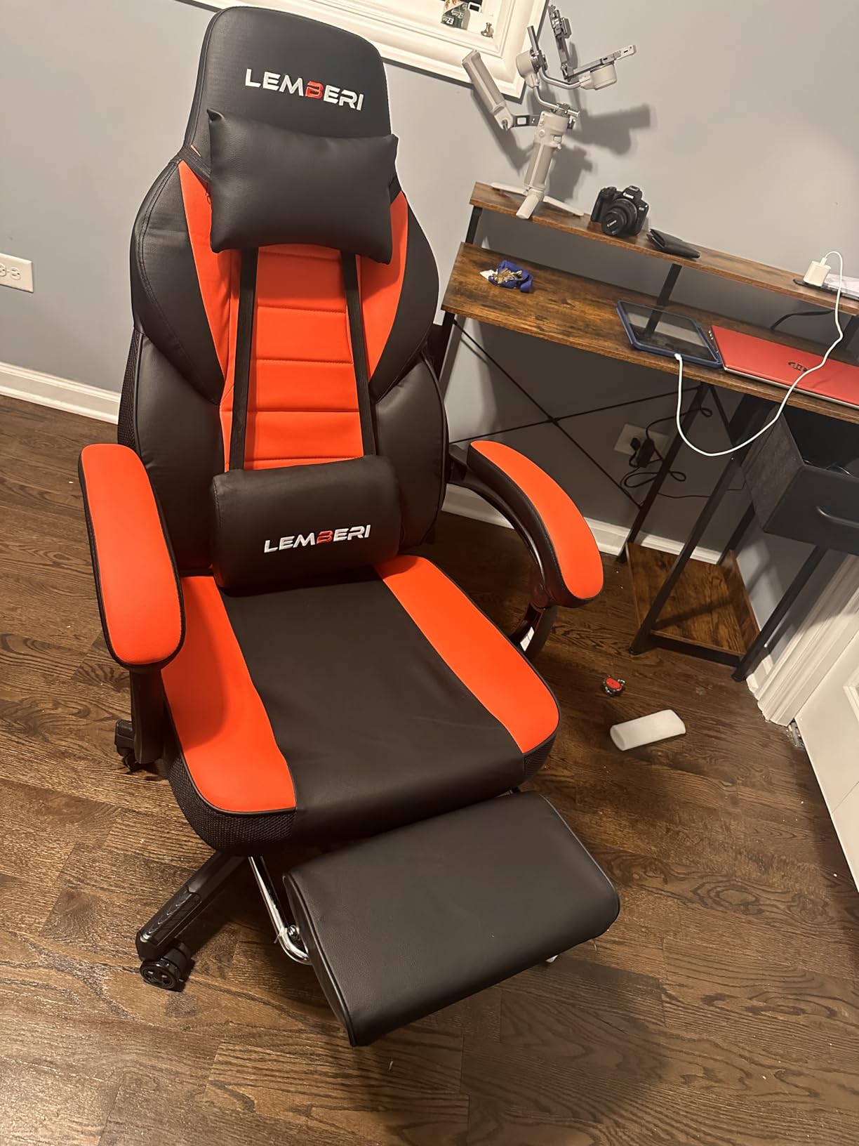 LEMBERI Ergonomic Gaming Chair with Footrest, 400lb Weight Capacity, Gray customer photo 2