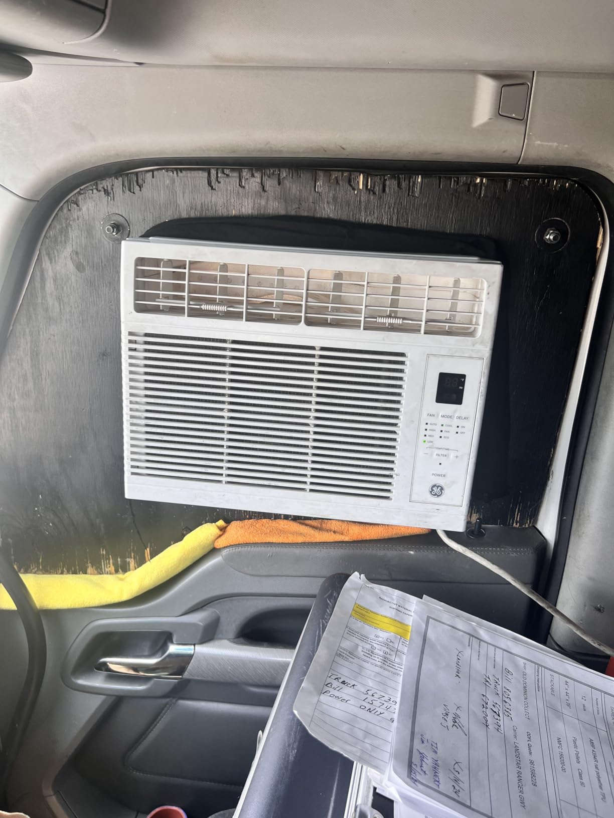 WEN GN400i RV-Ready 4000-Watt Open Frame Inverter Generator, CARB Compliant, Black/orange customer photo 2