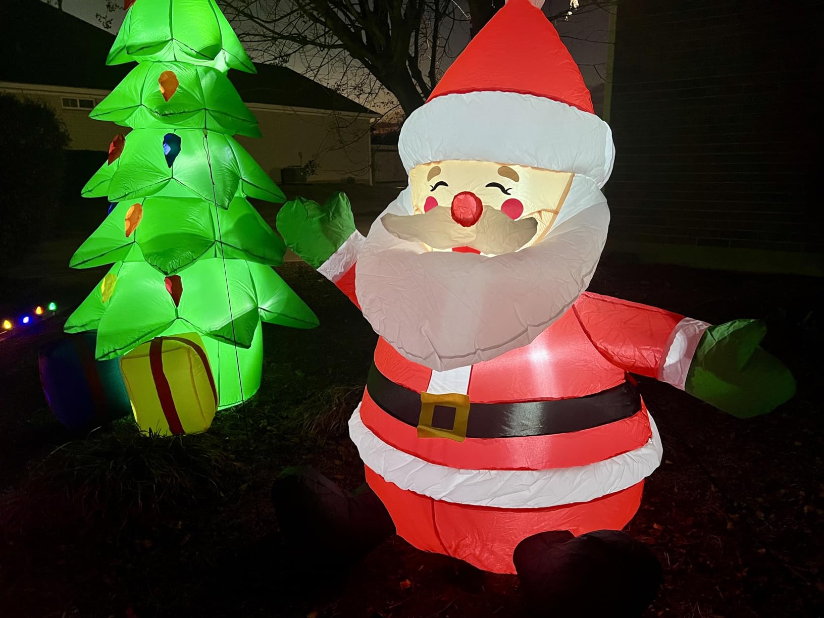 GOOSH 5 FT Christmas Inflatables Santa Claus Outdoor Decorations Blow Up Yard Sitting Santa Claus with Built-in LEDs for Holiday Xmas Garden Lawn Decor customer photo 2