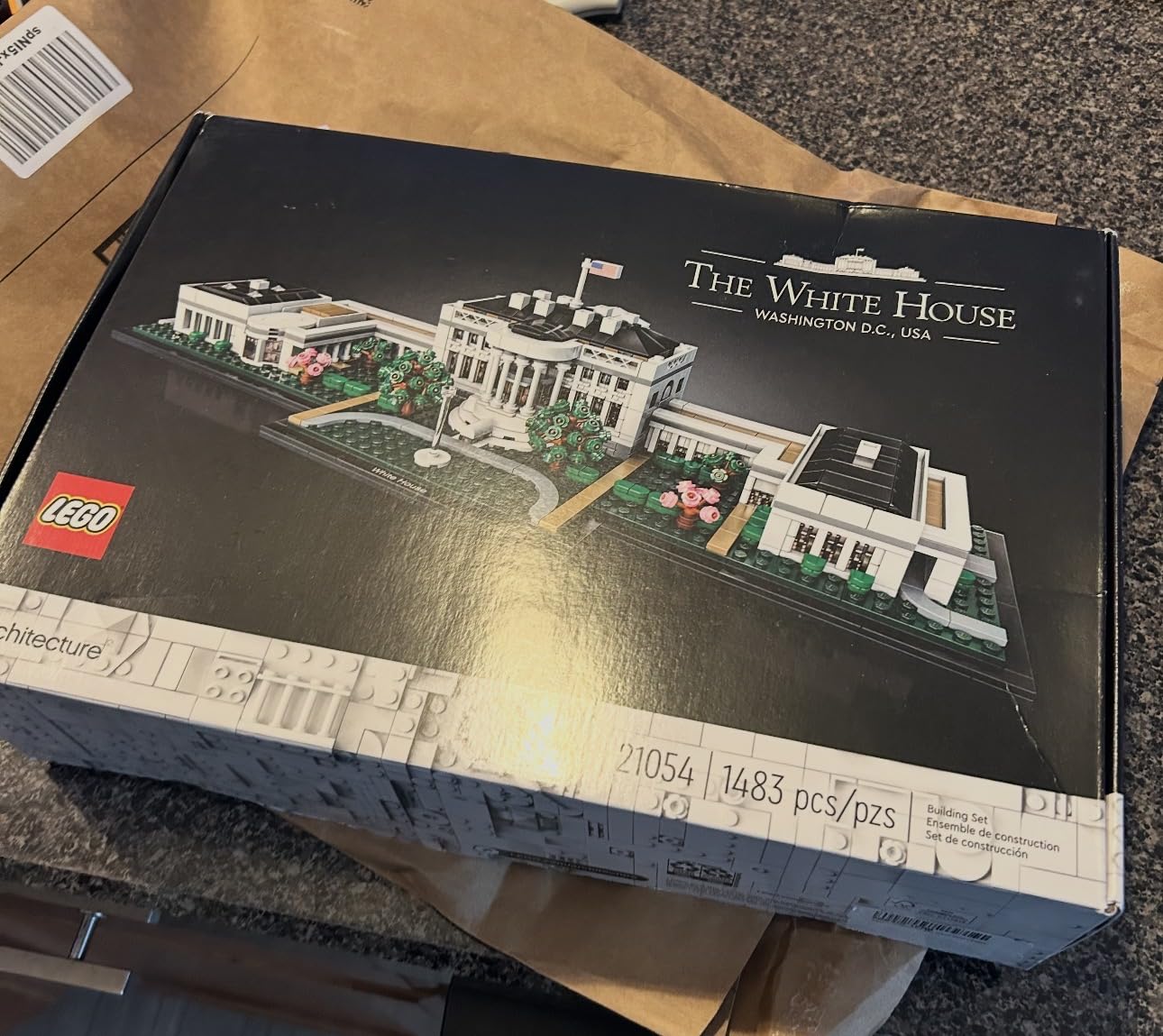 LEGO Architecture Collection: The White House 21054 - Model Building Kit, Creative Set for Adults and Teens, Energizing DIY Project, Iconic Presidential Office, Great Collectible Gift for Father's Day customer photo 1
