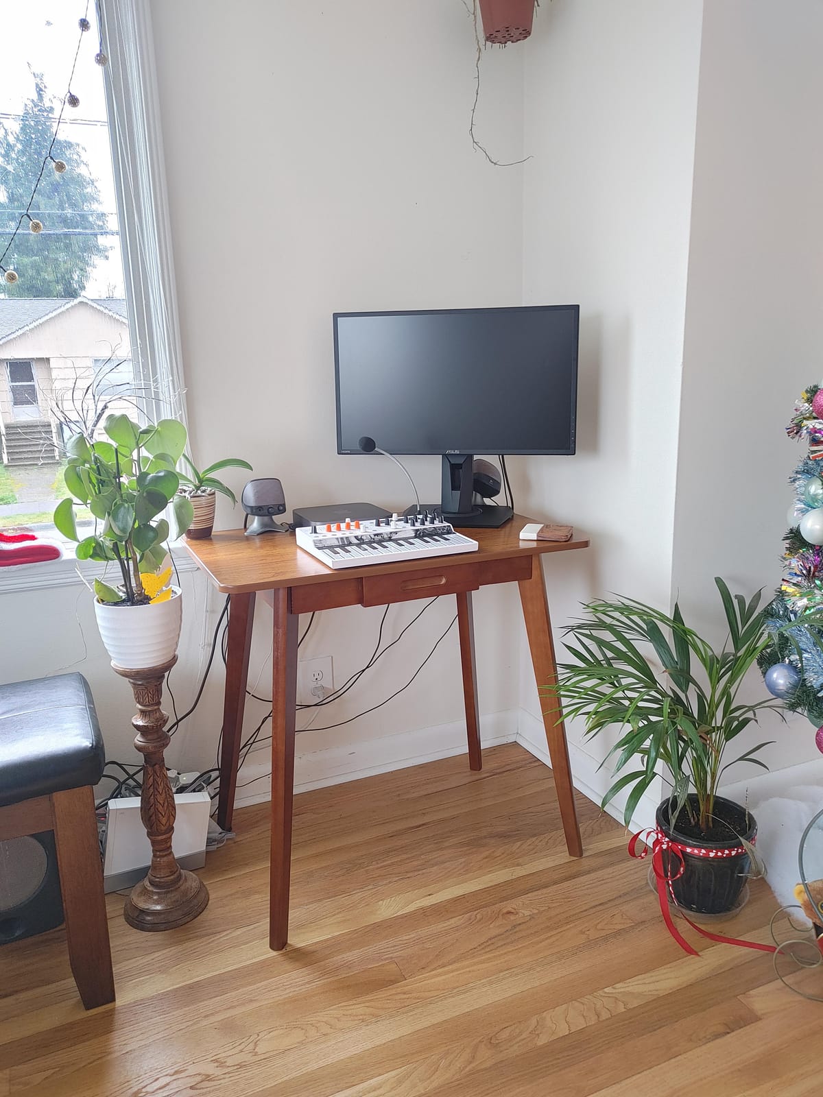 IOTXY Solid Wood Writing Desk - Home Office Laptop Computer Table, Walnut, Nordic Minimalist Style, MDF Tabletop, Solid Wood Legs, Double Drawers, Ergonomic Work Table, Workbench Desk customer photo 2