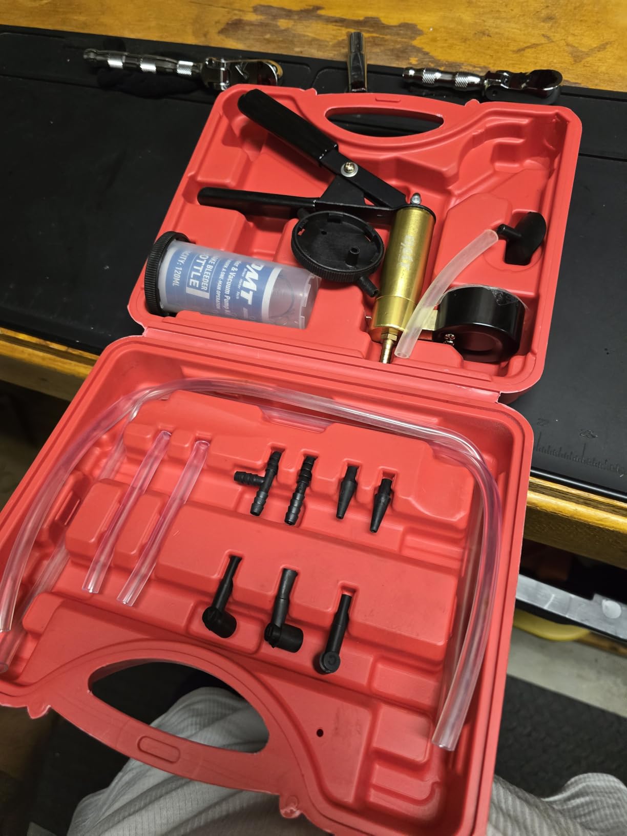 OMT One-Man Brake Bleeding Kit with Hand Vacuum Pump and Dial Gauge, Blue customer photo 1