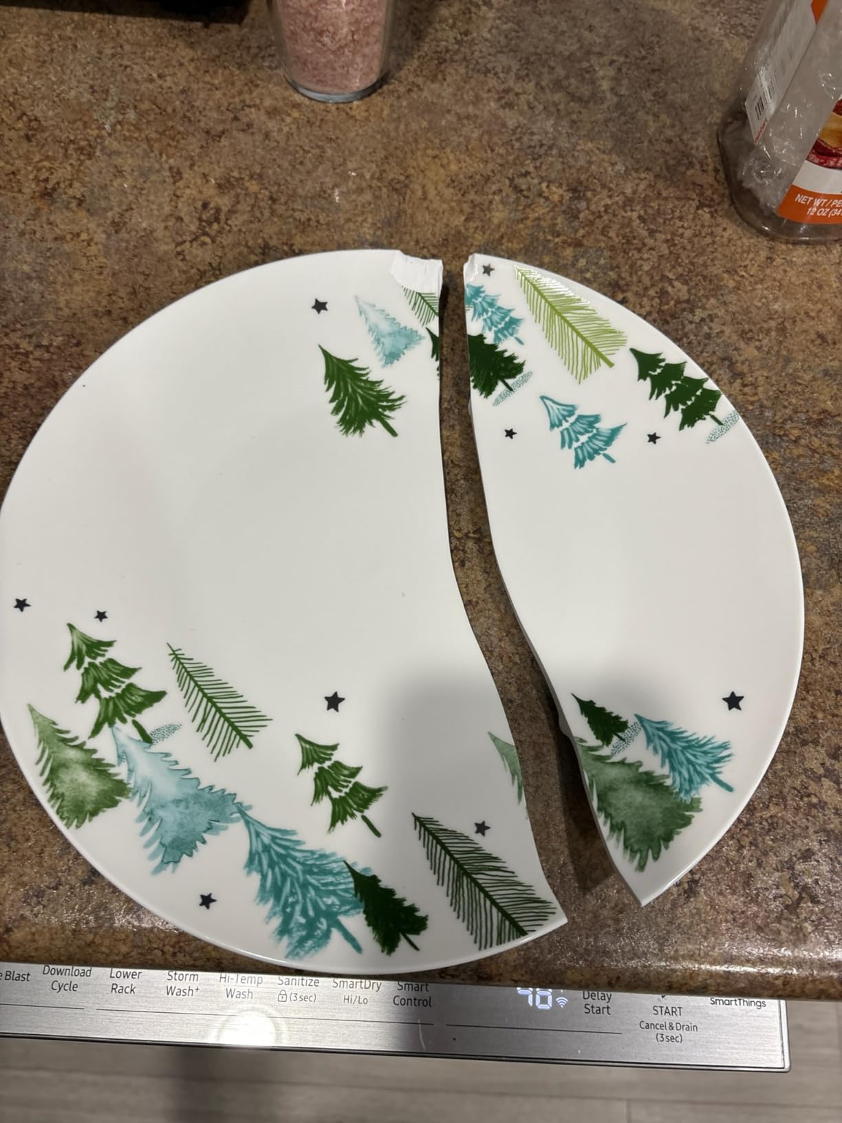 Lenox Balsam Lane Porcelain 12-Piece Christmas Dinnerware Set for 4 customer photo 2