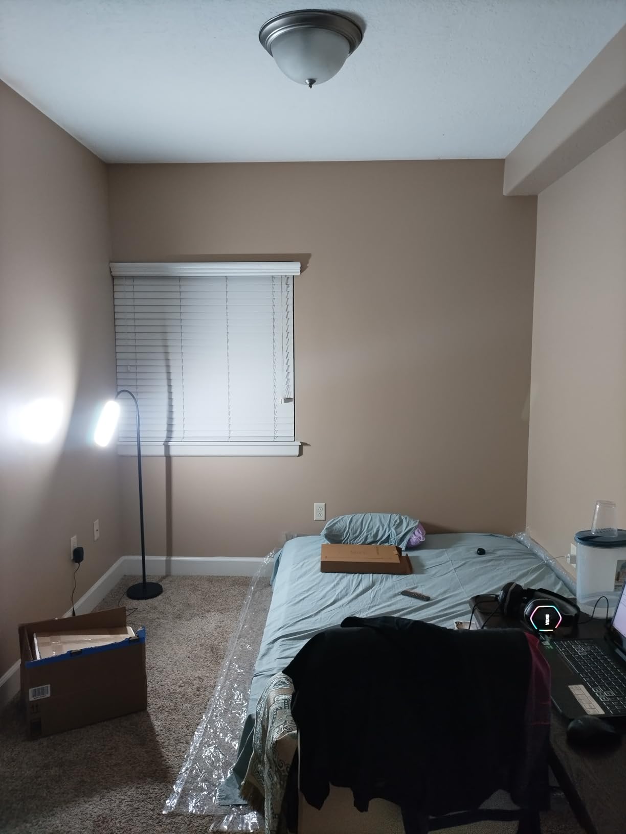 Dimunt LED Floor Lamp, Stepless Adjustable 3000K-6000K Colors, Black customer photo 2