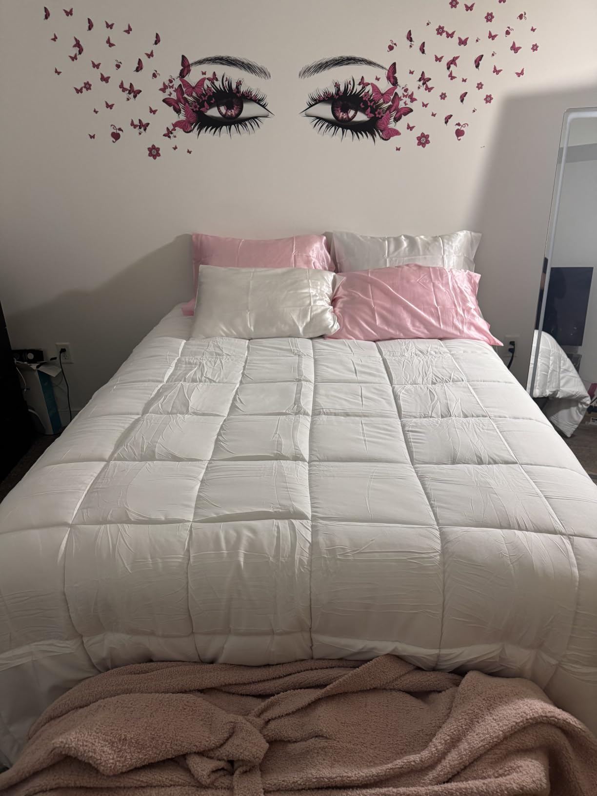 HYLEORY All Season Queen Size Bed Comforter - Cooling Goose Down Alternative Quilted Duvet Insert with Corner Tabs - Winter Warm - Machine Washable - White customer photo 2
