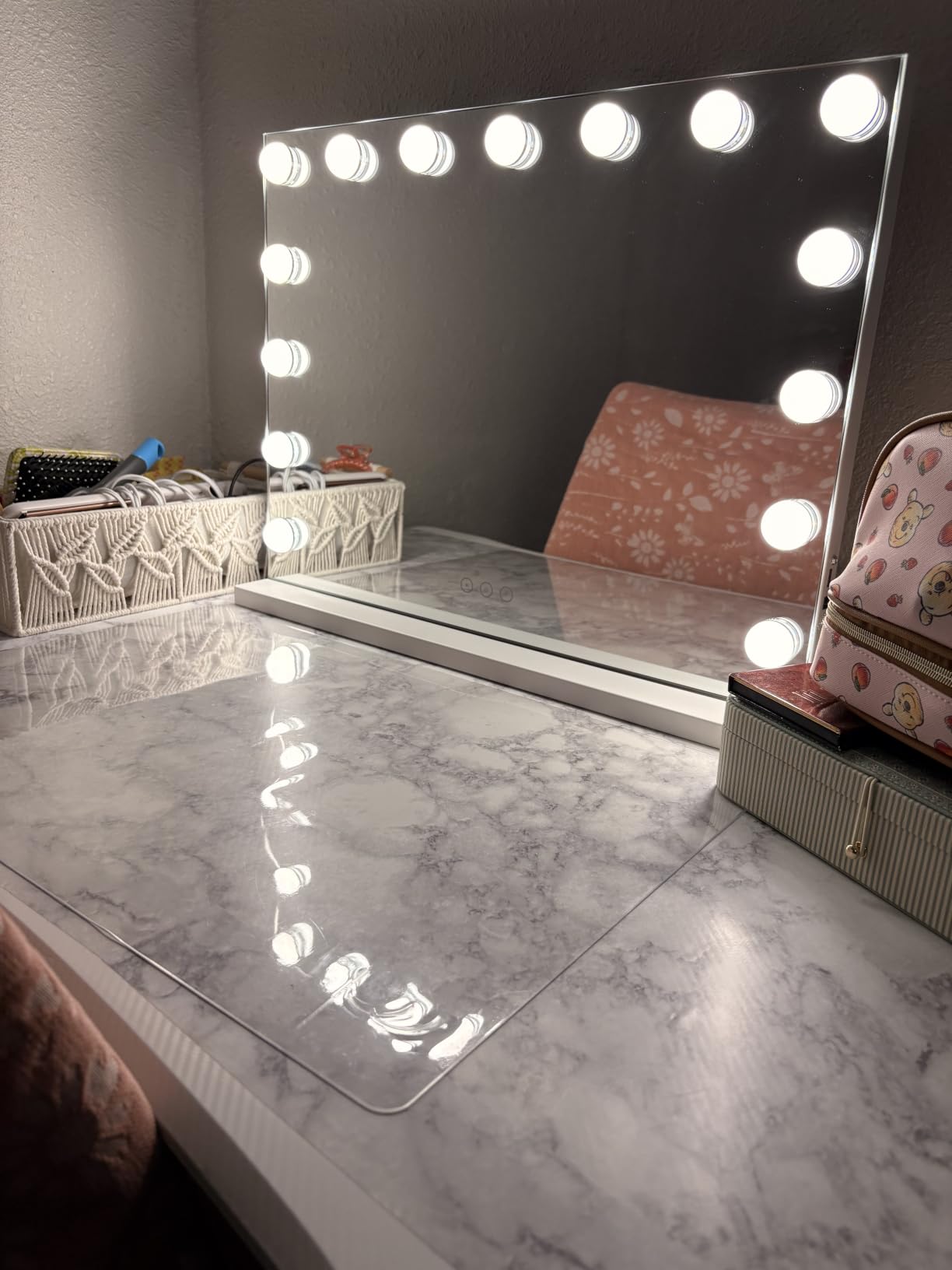 Vanity Mirror with Lights Lighted Makeup Mirror with 15 Dimmable LED Bulbs, 3 Color Lighting Modes, USB Charging Port Touch Control, Sturdy Metal Frame Design 22.8x18 Inch, White customer photo 1