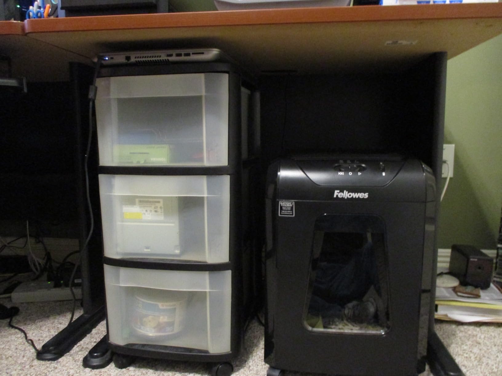 Fellowes 14C10 14-Sheet Cross-Cut Home Office Paper Shredder customer photo 2