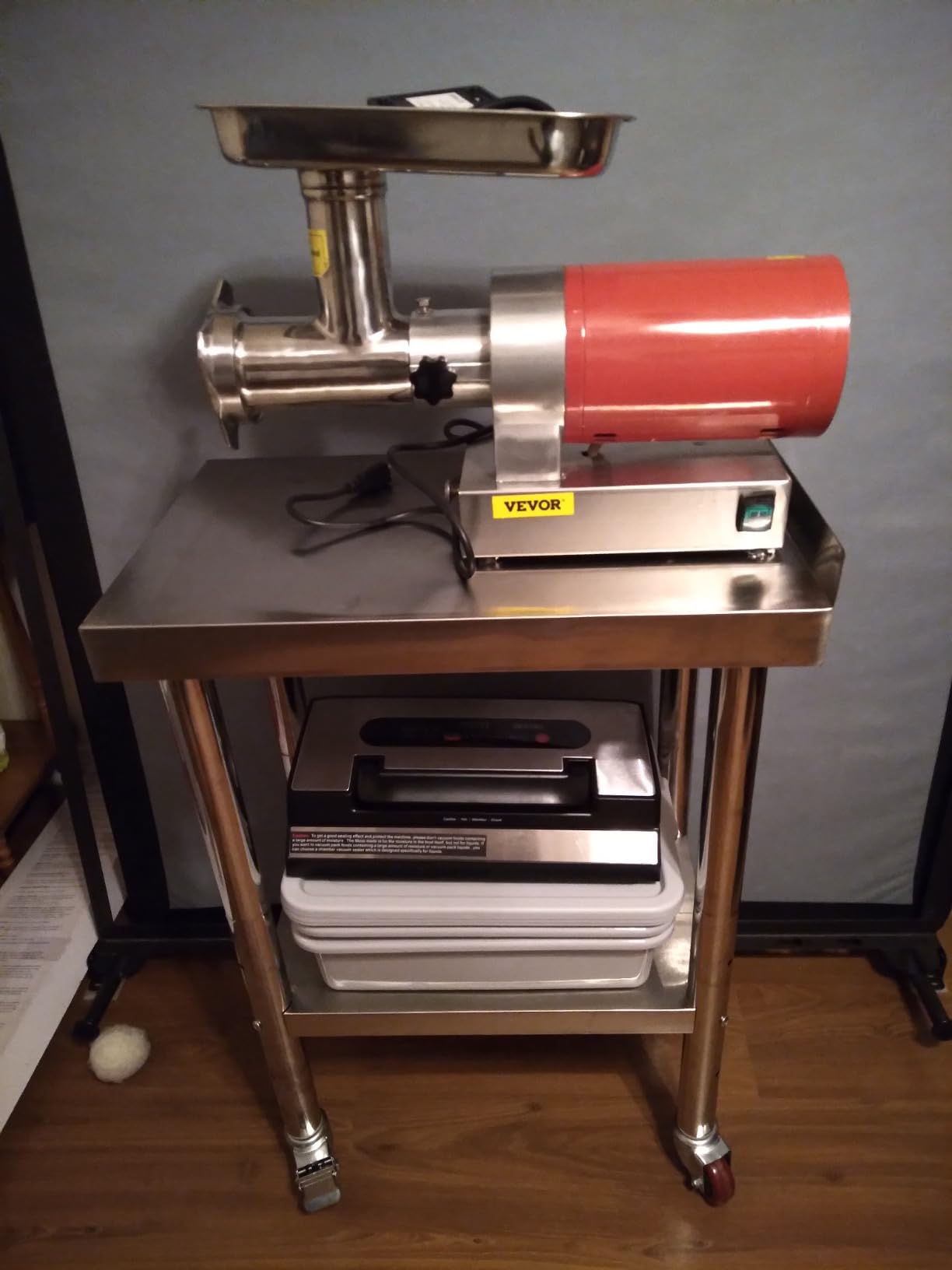 VEVOR, 661 Lbs/Hour800 W Machine, 1.5 HP Electric Mincer with 2 Grinding Plates, Sausage Kit Set Meat Grinder Heavy Duty, Home Kitchen & Commercial Use Red, 800 W customer photo 2