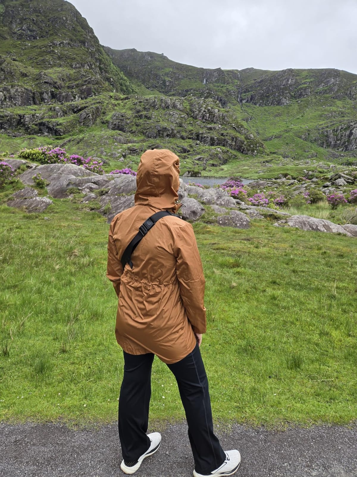 Avoogue Women's Long Raincoat with Hood Lightweight Waterproof Rain Jacket customer photo 2