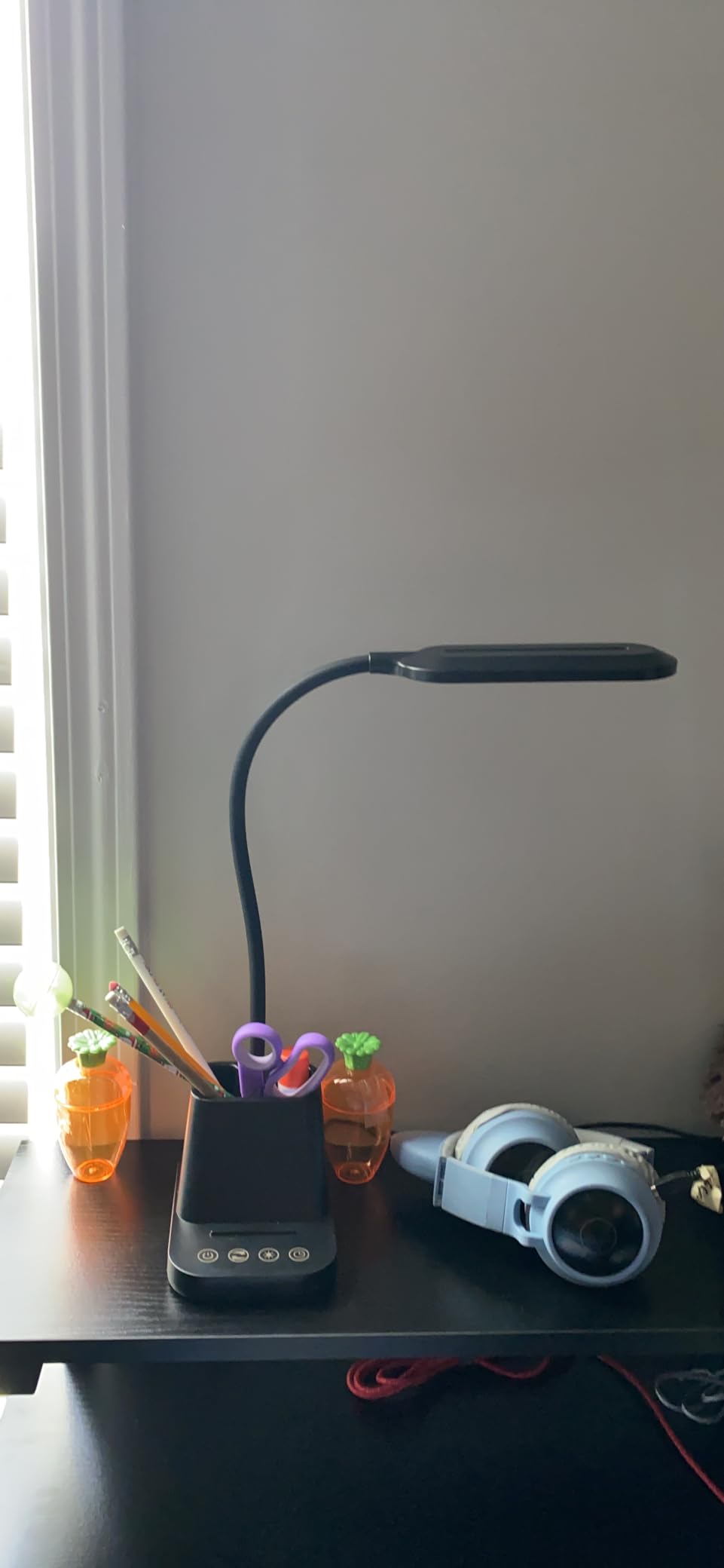 AXX LED Desk Lamp with USB Charging Port for College Dorm Room | for Home Office Bedrooms, Back to School, Black, Small, 650LM, Pen Holder, Timer Settings, Gooseneck, Study Light customer photo 1