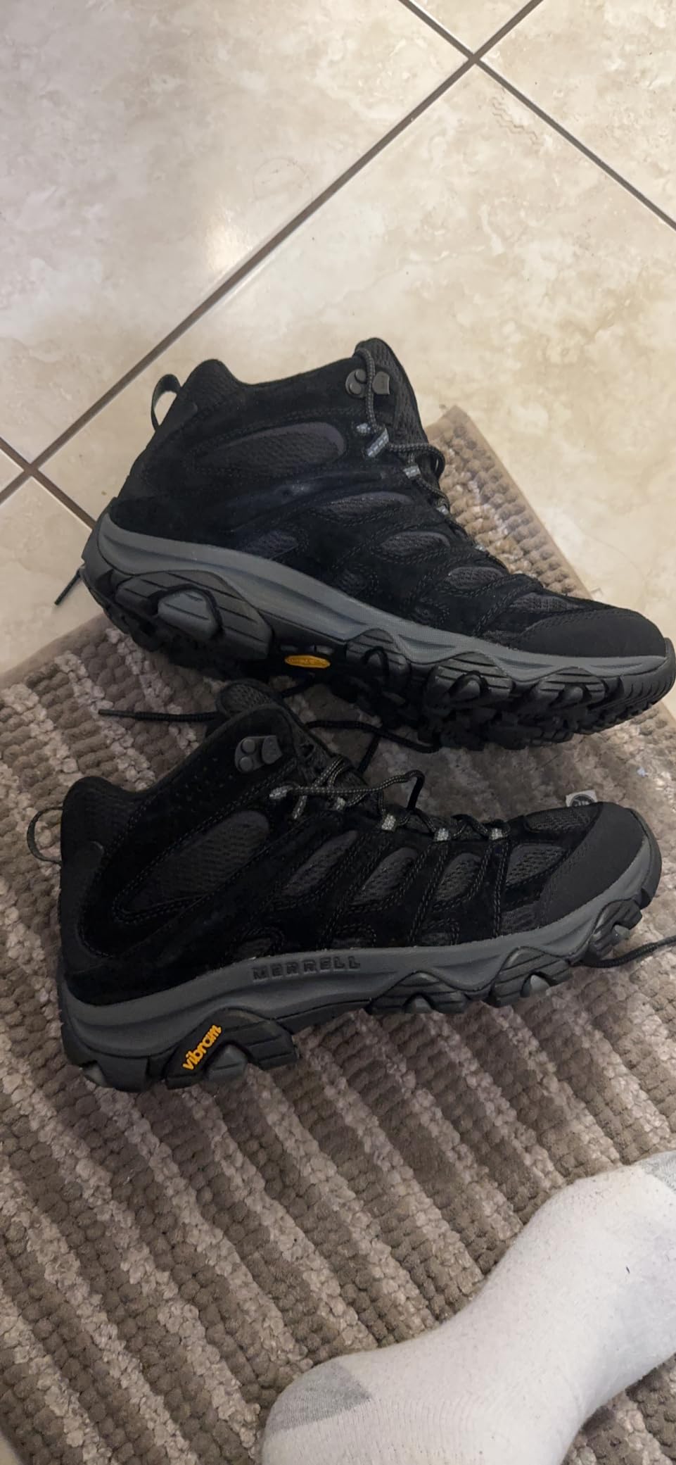 Merrell Men's Moab 3 Mid Hiking Boot customer photo 1