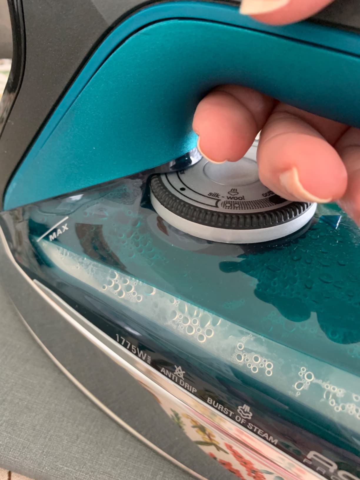 Rowenta Pro Master Stainless Steel Soleplate Steam Iron for Clothes, Anti-Drip Protection, 210 g/min, 400 Microsteam Holes, 1775 Watts Iron Steamer for Clothes, Powerful Steam DW8360 customer photo 1
