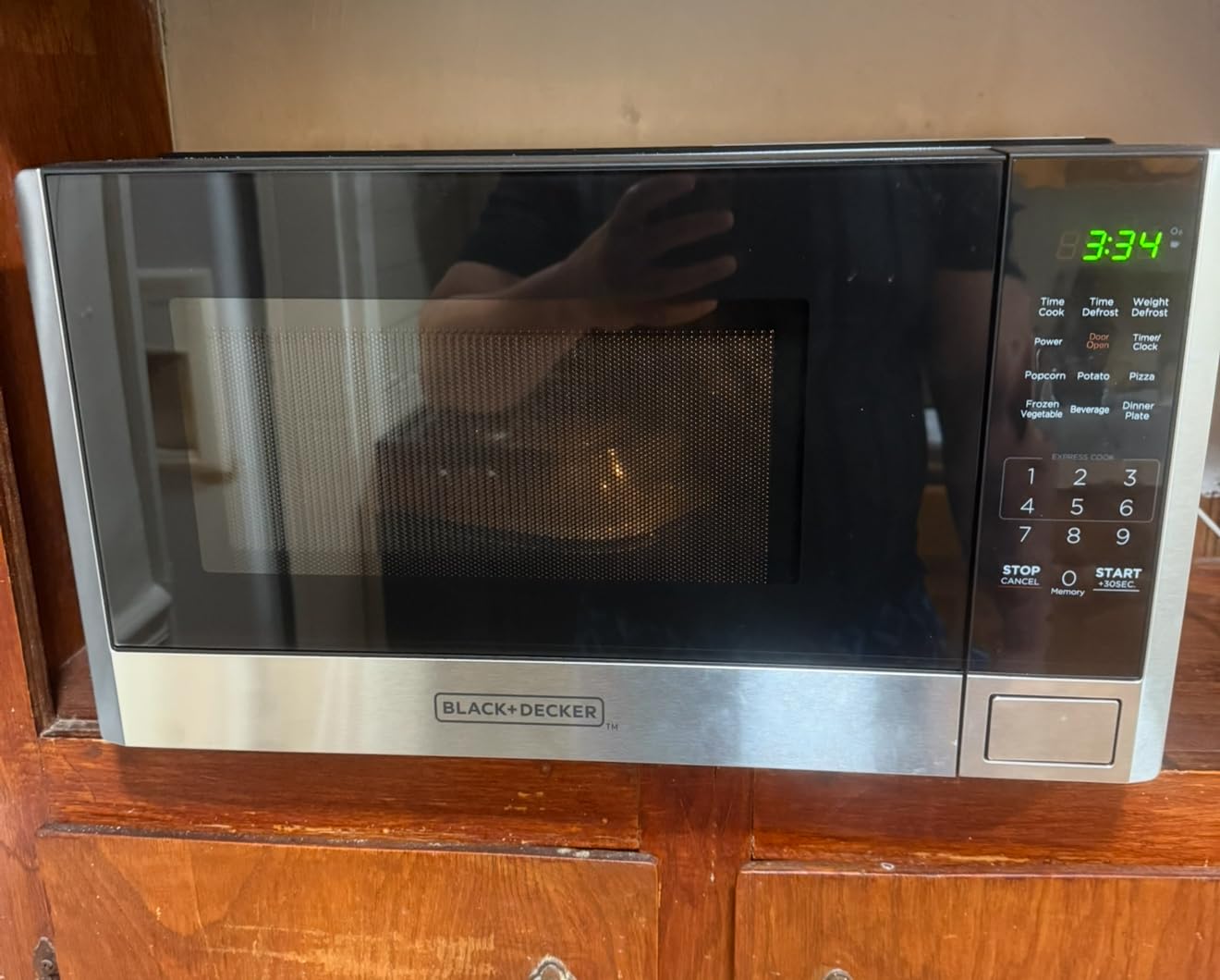 BLACK+DECKER Over the Range Microwave Oven, 1.9 Cu.Ft, 1000W, 400 CFM customer photo 1