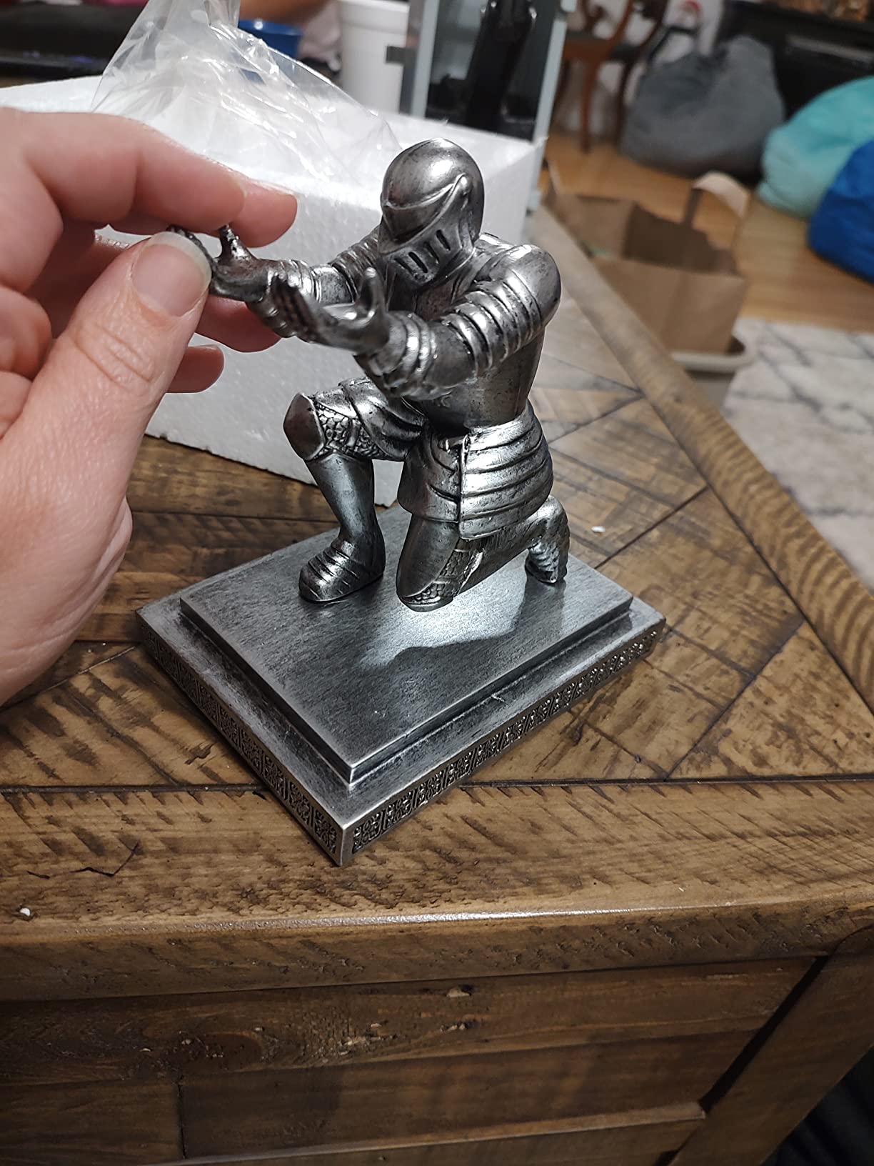 Spakon Knight Pen Holder with 2 Pens, Resin Desk Accessories, Classic, Iron | Executive Holder for Men Office, Medieval Knight Statue Organizer, Cool Workspace Decor, Warrior Figure Home Supplies customer photo 1