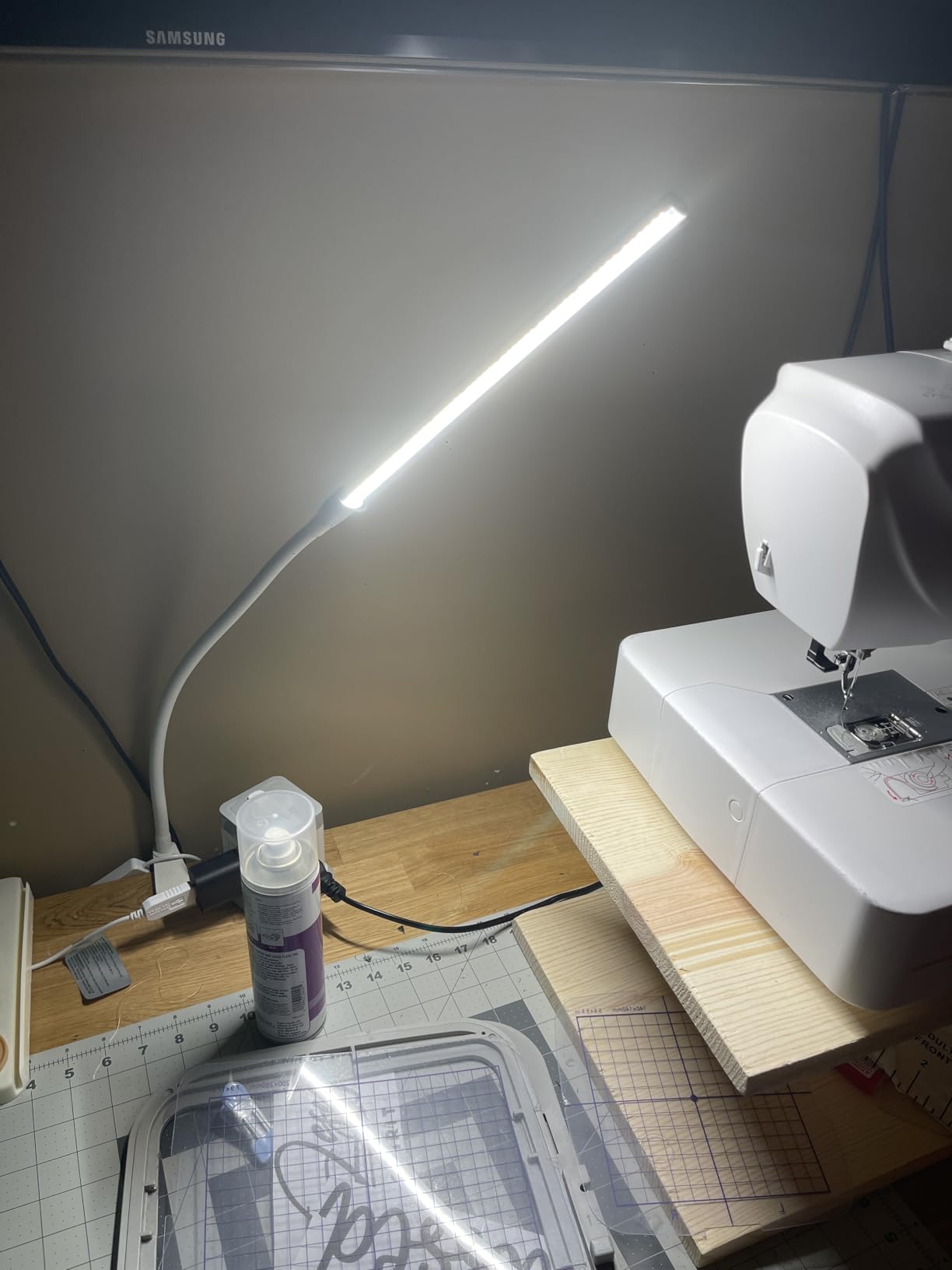 Lepro Small Desk Lamp with Clamp, LED Reading Lamps, 460LM, 5W, White customer photo 1