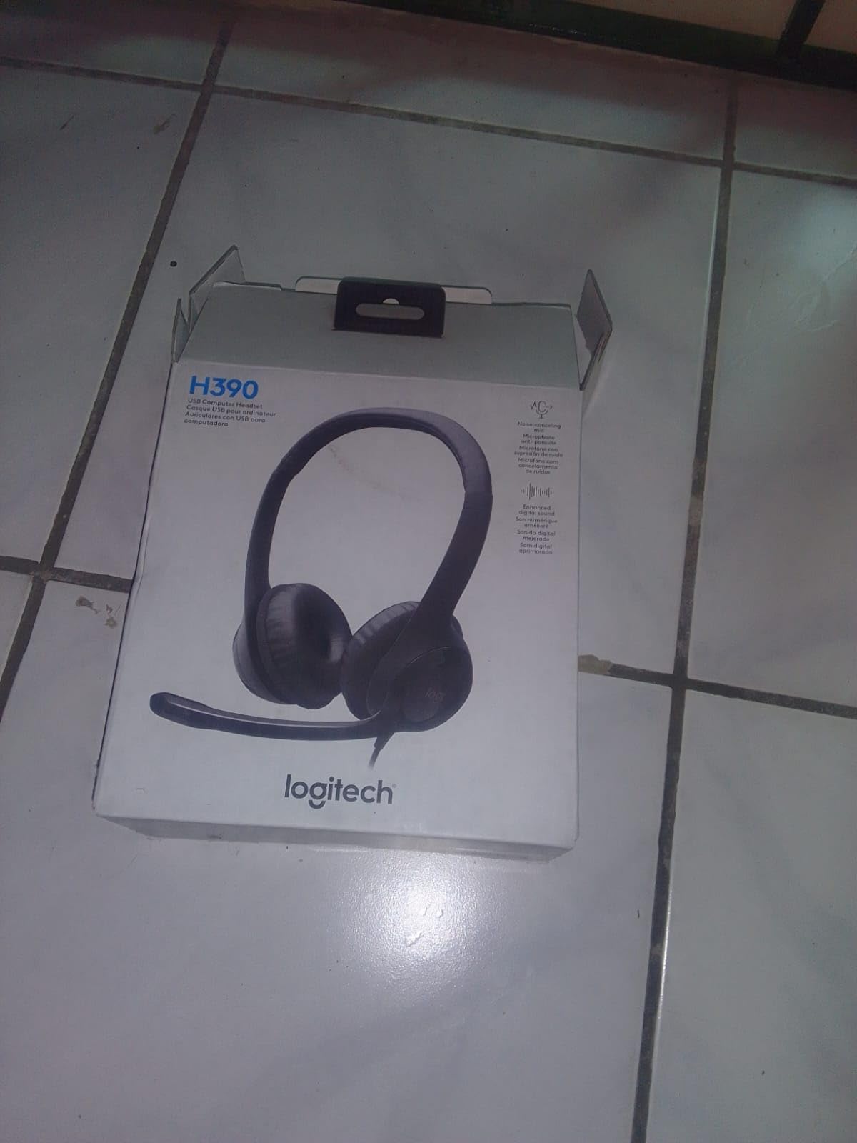 Logitech H390 Wired Headset PC/Laptop Stereo Headphones, USB-A, Off-White customer photo 2