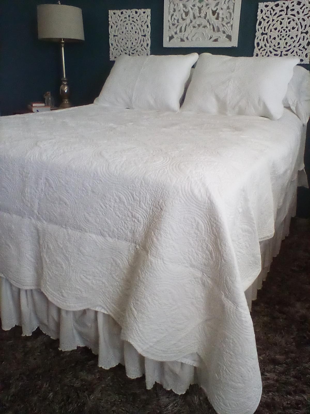 Cozy Line Home Fashions 100% Cotton Victorian Medallion Solid White Matelasse Embossed Bedding Quilt Set, Reversible Lightweight Bedspread, Coverlet for All Season (Blantyre - White, Queen - 3 piece) customer photo 2