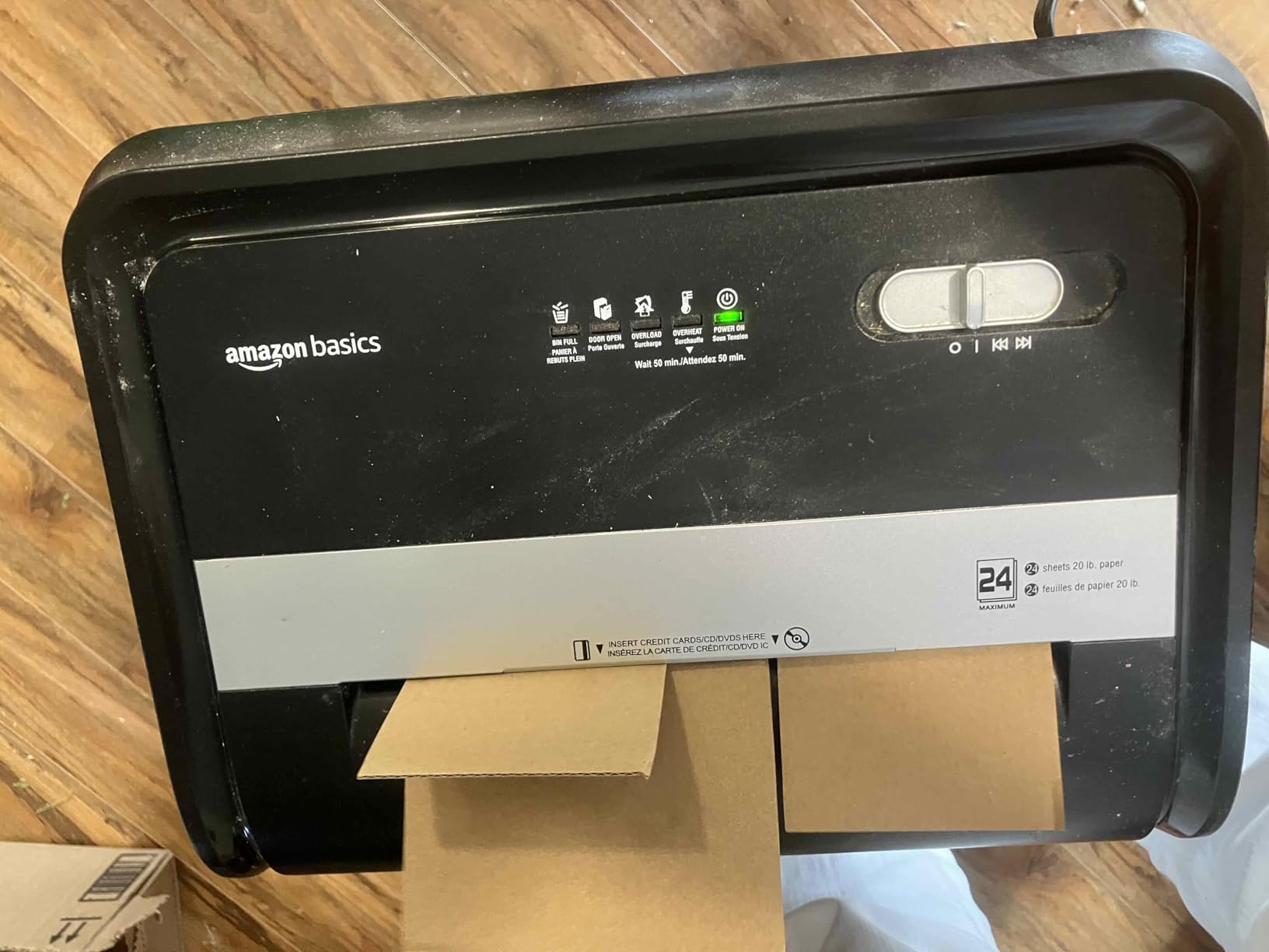 Amazon Basics 200-Sheet Auto Feed Cross-Cut Paper Shredder, High Security P-4, Anti-Jam, 8.5 Gallon Pullout Bin, Black customer photo 2