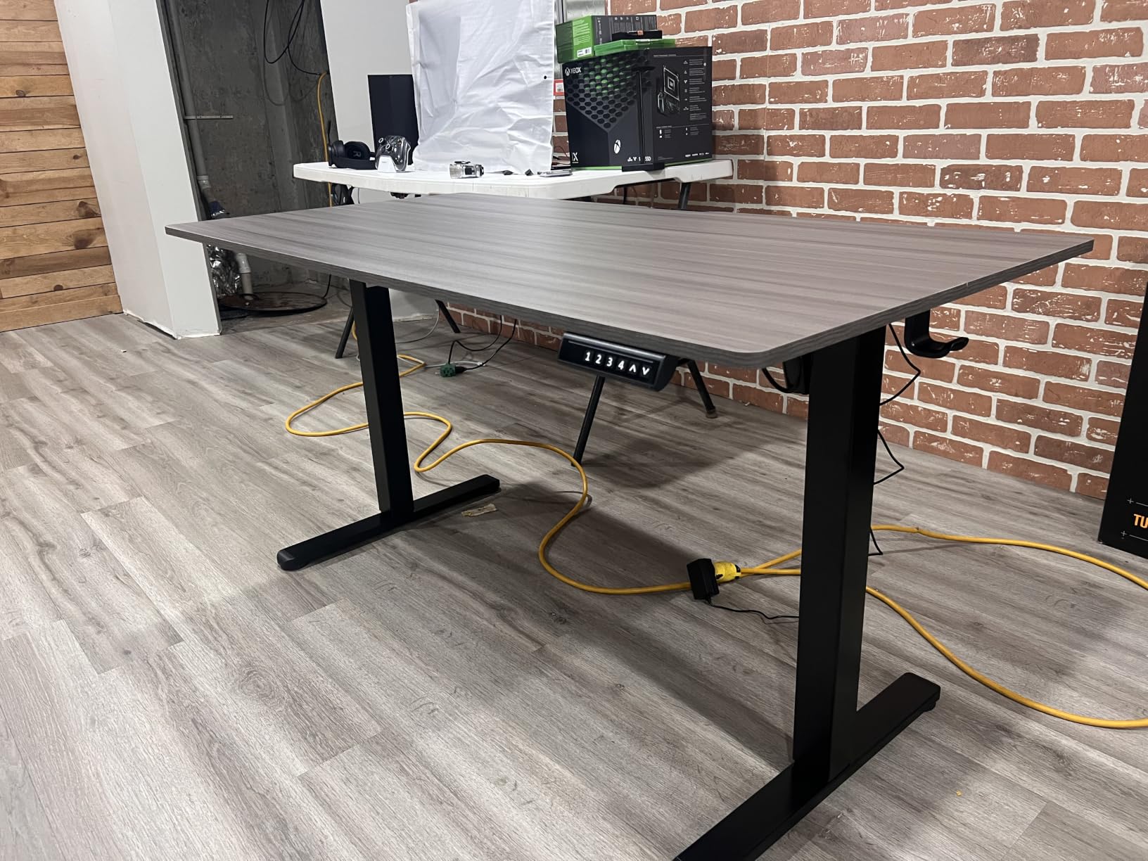 ErGear Height Adjustable Electric Standing Desk, 48 x 24 Inches Sit Stand up Desk, Memory Computer Home Office Desk, Vintage Brown customer photo 1