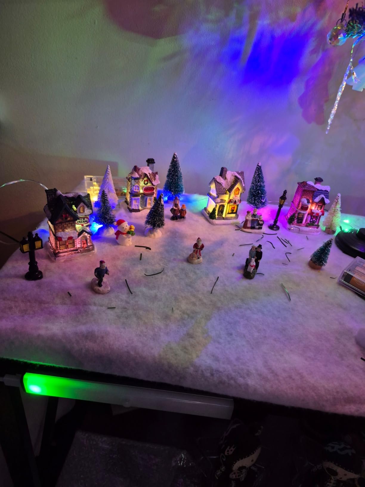 Gerrii 31 Pcs Christmas Village Sets with LED Lights Figurines Indoor Decor customer photo 2