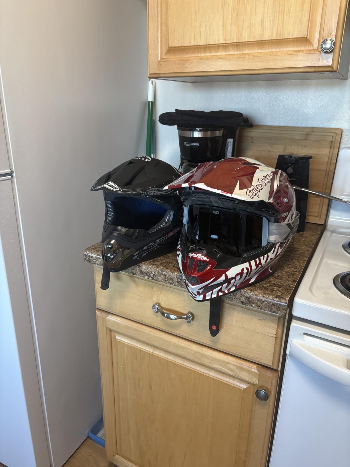 OUMURS Adult Motocross Dirt Bike Helmet with Goggles, Gloves & Mask Dirt Bike ATV Helmet for Unisex-Adult Men Women Adjustable Sun Visor DOT/FMVSS-218 Off-Road Motorcycle Helmet UTV Helmet Downhill customer photo 1