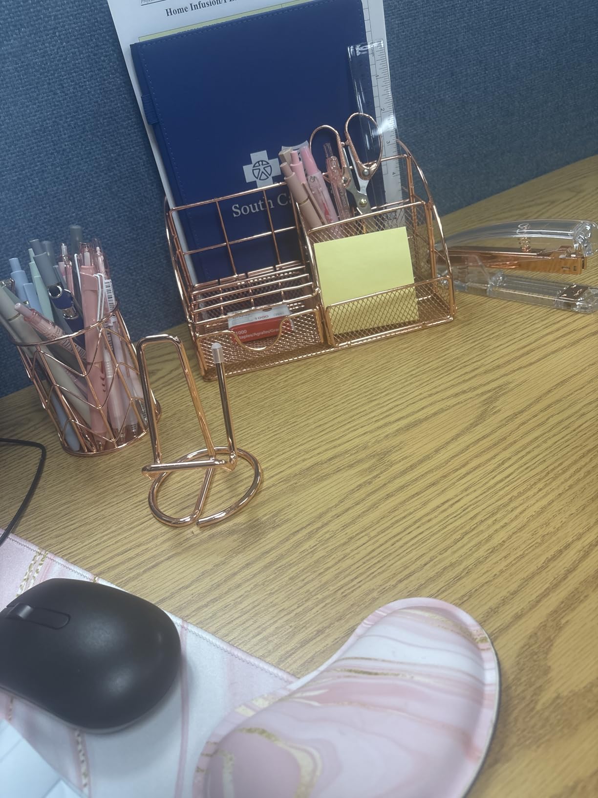 KAAKOW Rose Gold Desk Organizers and Accessories Office Supplies Set Stapler, Pen Holder, Phone Holder, Scissors, Pen, Ruler, 30 Paper Clips, 22 Binder Clip, 20 Tacks and 1000pcs Staples customer photo 1