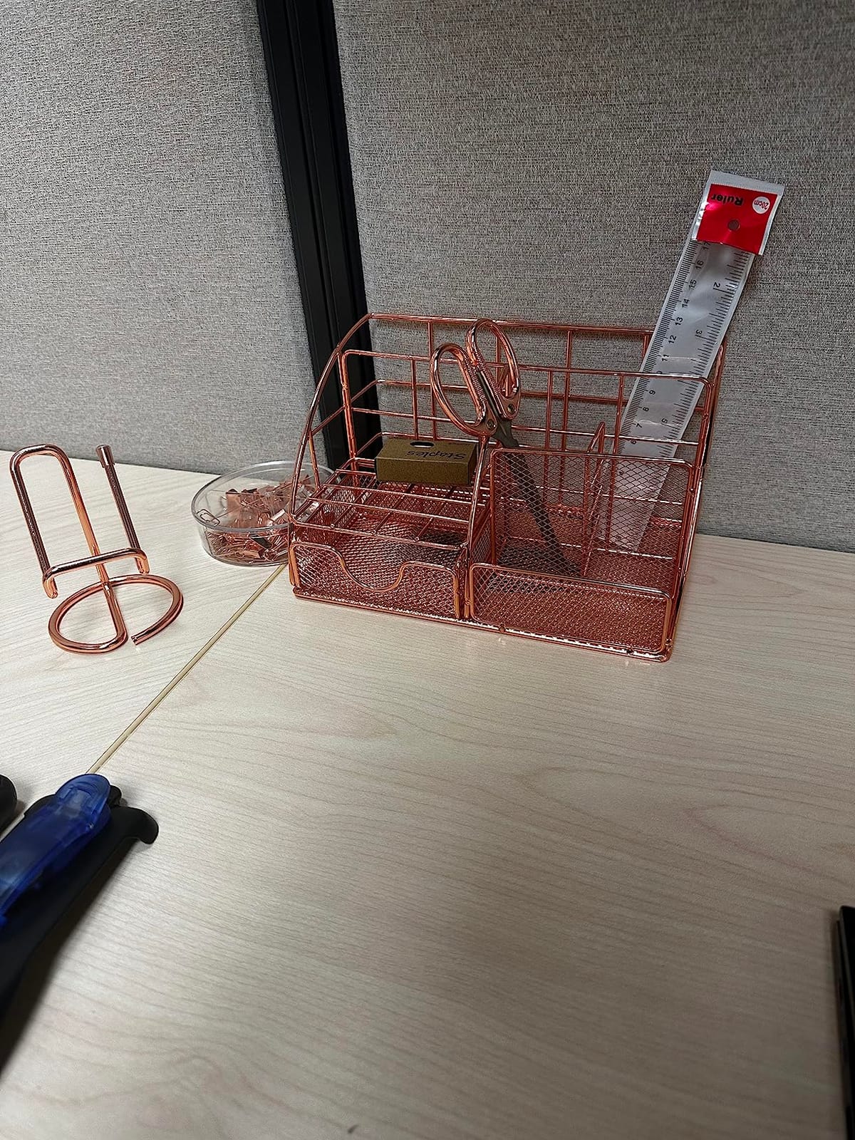 KAAKOW Rose Gold Desk Organizers and Accessories Office Supplies Set Stapler, Pen Holder, Phone Holder, Scissors, Pen, Ruler, 30 Paper Clips, 22 Binder Clip, 20 Tacks and 1000pcs Staples customer photo 2