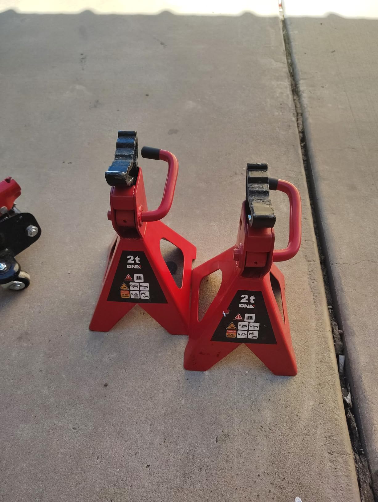 DNA Motoring 2 Ton Car Jack and Stands Kit Red/Black customer photo 1
