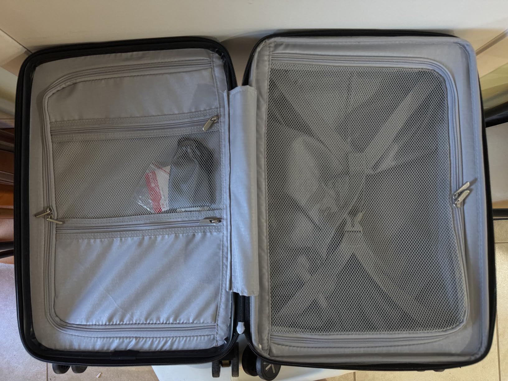 LUGGEX 28 Inch Checked Luggage with Spinner Wheels, Charcoal Metallic customer photo 2