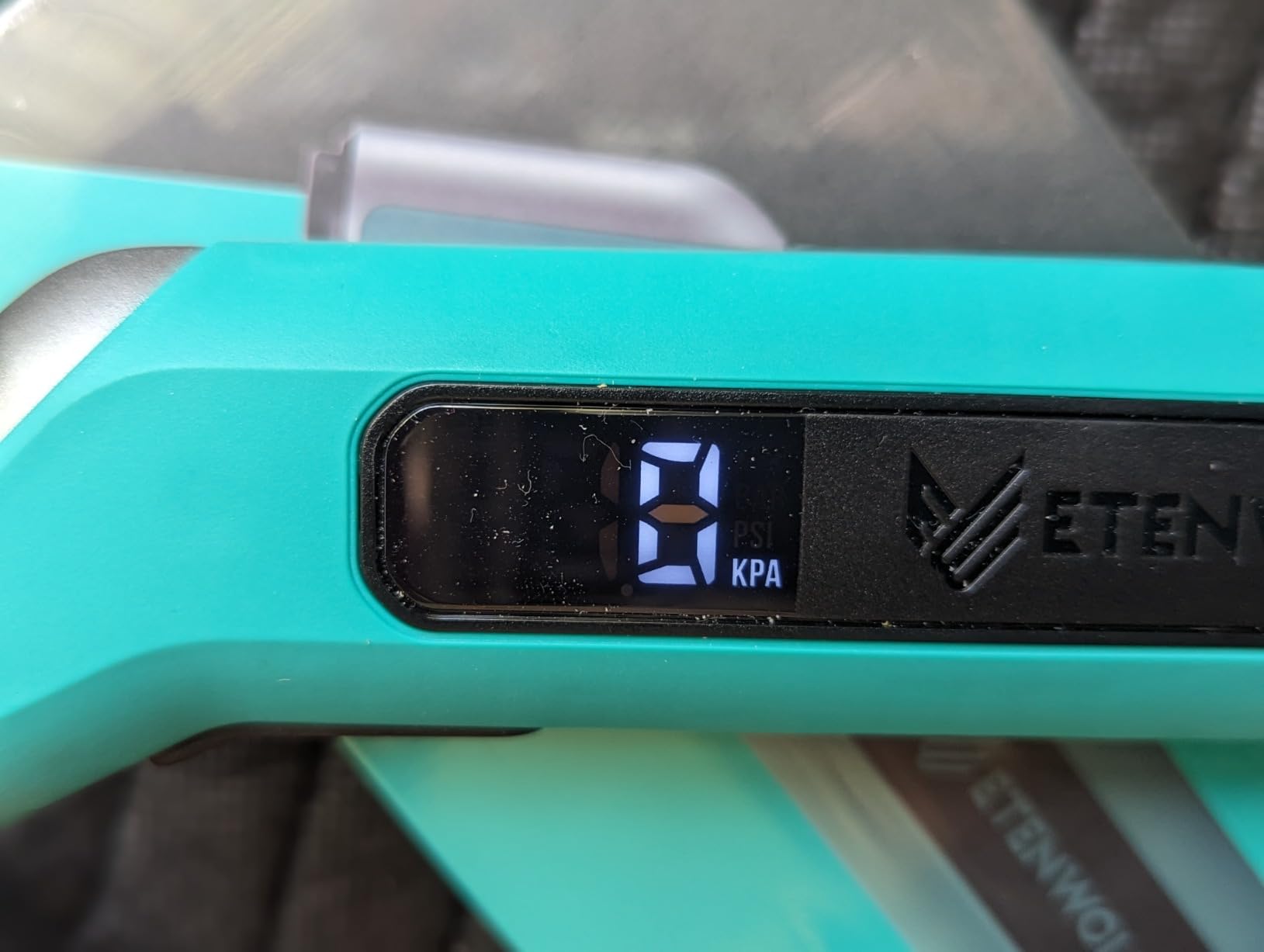 ETENWOLF T300 Digital Tire Pressure Gauge 200 PSI for Car, RV, Truck, Bikes customer photo 2