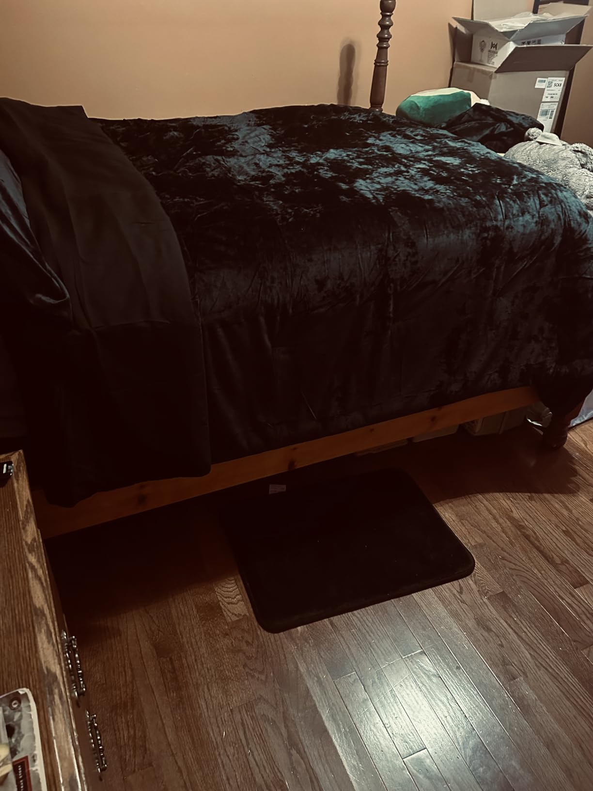 Fredsure Distressed Velvet Comforter Set, 5 Pieces Black Queen, Distressed Velvet Face and Brushed Microfiber Reverse customer photo 2