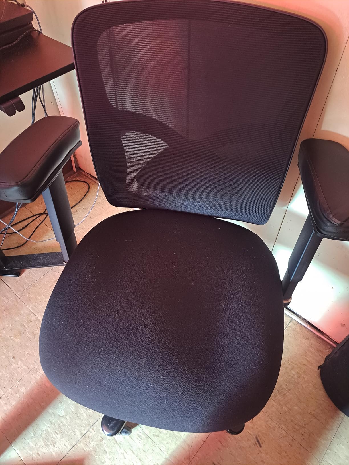 500LBS Big and Tall Office Chair with 4D Armrests & Adjustable Backrest, Heavy Duty Office Chair for Heavy People, Memory Foam Seat Filling Springs, Black customer photo 1