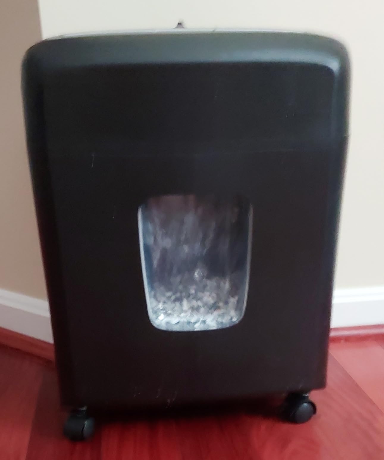 Amazon Basics High Security Micro Cut Paper Shredder, 8 Sheet Capacity, CD and Credit Card Shredder with Pull Out Bin, Black customer photo 2