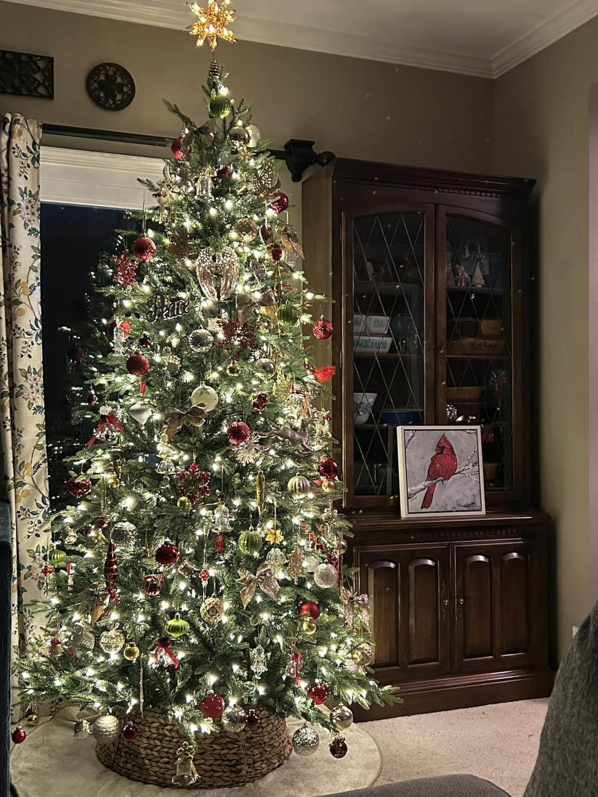 Hykolity 7.5 ft Prelit Flocked Christmas Tree with Realistic PE Foliage customer photo 2