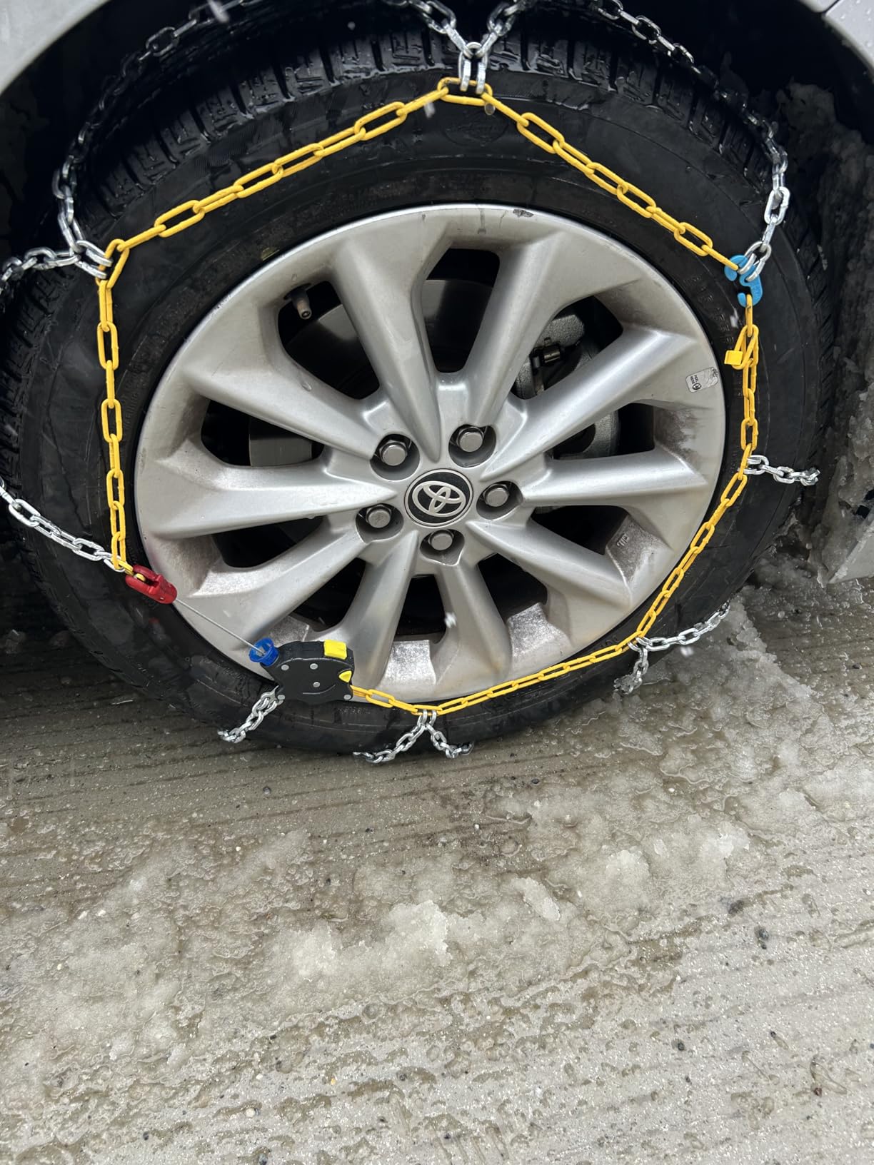 Snow-Chains Auto Fixing 1 Min Quick Fit Easy Installation Tire-Chains, Portable Reusable Universal Emergency Tire Traction Chain for Passenger Car, Pickup Trucks and SUV - Set of 2 (HKN-120) customer photo 1