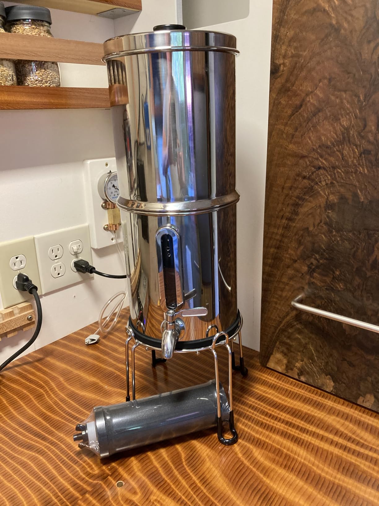 Purewell 2.25G Gravity Water Filter System with Water Level Window, 3-Stage 0.01μm Ultra-Filtration Stainless Steel Countertop System with 2 Filters and Stand, Reduce 99% Chlorine, PW-KS customer photo 2
