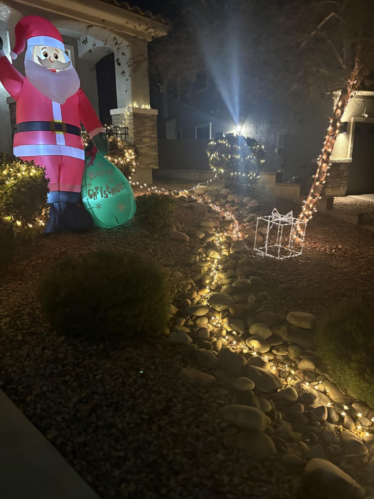 8 FT Christmas Inflatable Santa Claus with Candy and Big Gift Bag Outdoor Decor, Blow Up IP44 Weatherproof Xmas Decorations for Yard, Built-in LED Light for Gardern Lawn Indoor Winter Holiday customer photo 1