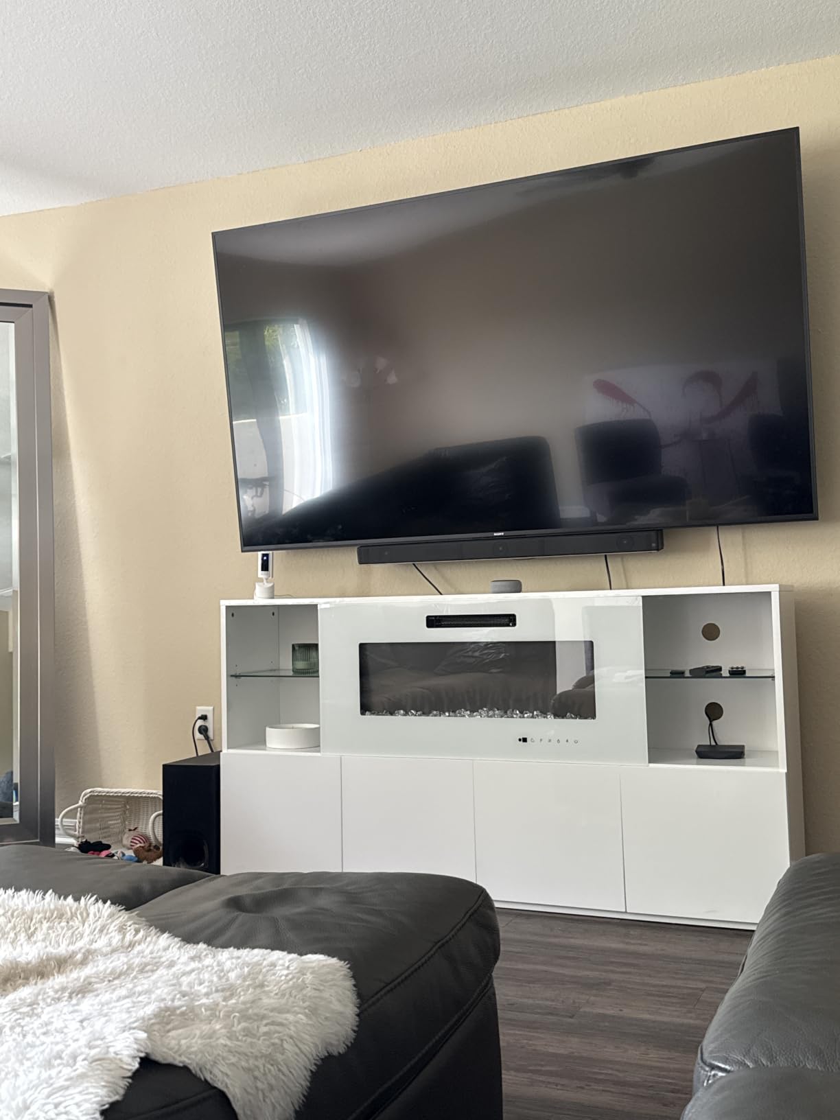 Ring Pan-Tilt Indoor Cam (newest model), See all around your home or business with 360° pan coverage, HD video, plus Two-Way Talk, Black customer photo 2