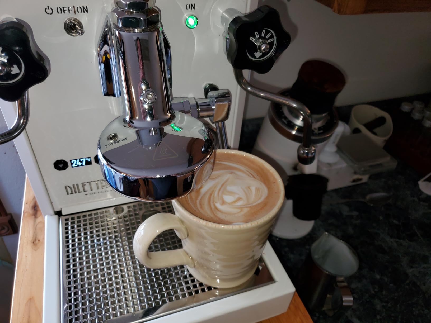 Diletta Bello+ Espresso Machine | E61 | PID Temperature Control | Shot Timer | Programmable Preinfusion | Handmade In Italy (Black) customer photo 2