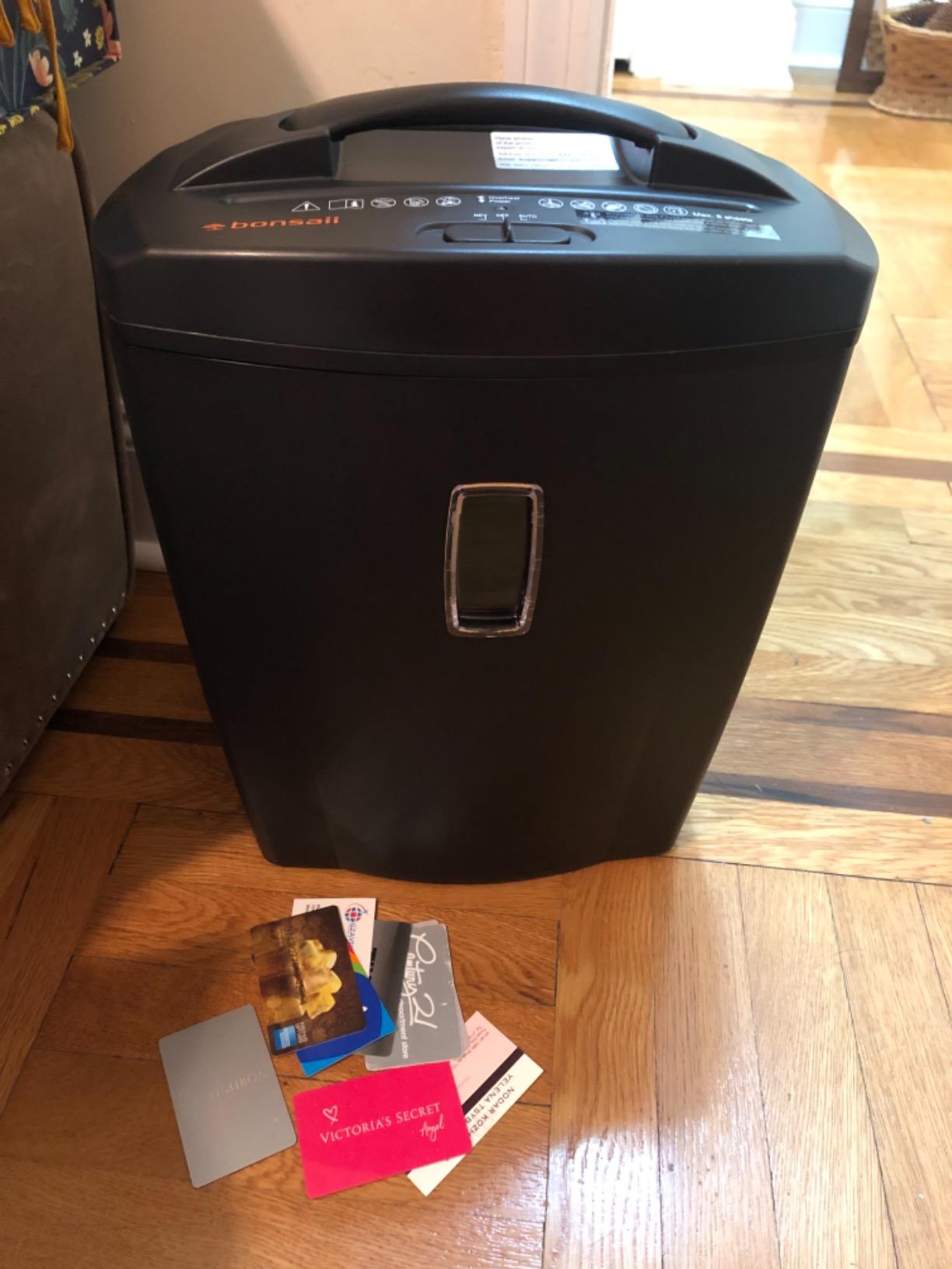Bonsaii 15-Sheet Cross Cut Paper Shredder for Home Office Heavy Duty | 10-Minute Continuous Run, P-4 Security Level, Shreds CDs, Credit Cards, Staples & Paper Clips, 5.5-Gal Bin, C243-A customer photo 2