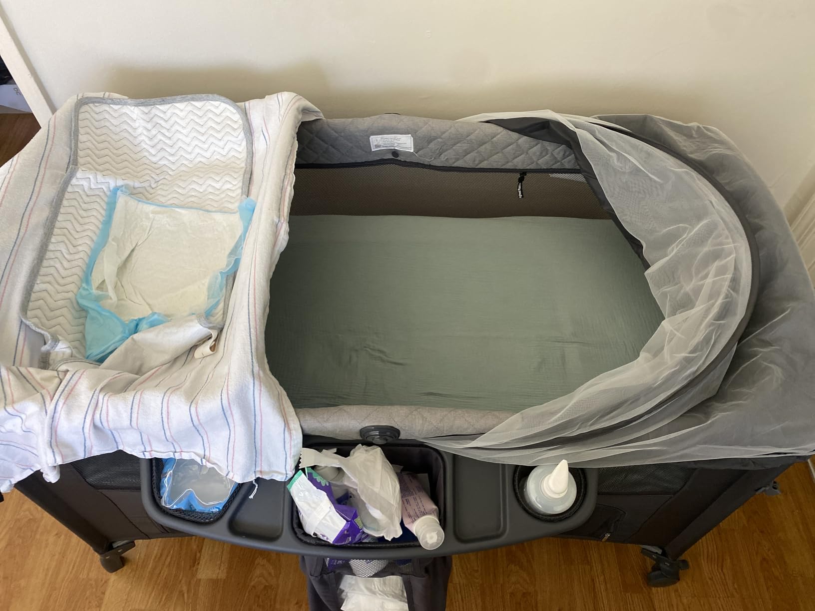 Obee Odee Baby Bassinet, Pack n Play, Bedside Crib Sleeper, Diaper Changer customer photo 2