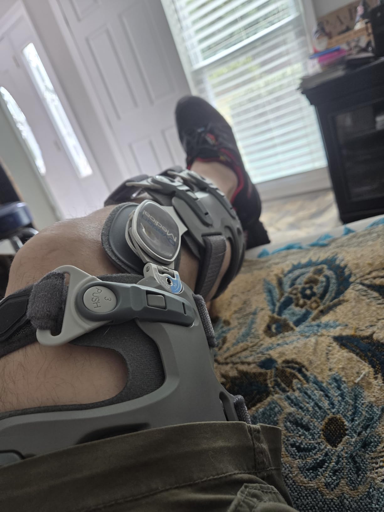 Ovation Medical Game Changer Unloader Right Knee Brace - Lightweight, Low Profile OA Knee Brace for Arthritis Pain and Support - Premium Knee Support for Medial and Lateral Knee Pain (Right) customer photo 2