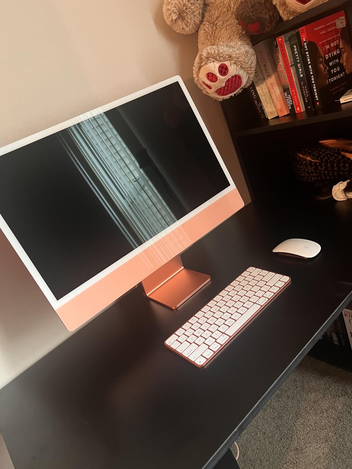 Apple 2023 iMac All-in-One Desktop Computer with M3 chip: 8-core CPU, 10-core GPU, 24-inch Retina Display, 8GB Unified Memory, 256GB SSD Storage, Matching Accessories. Works with iPhone/iPad; Silver customer photo 2